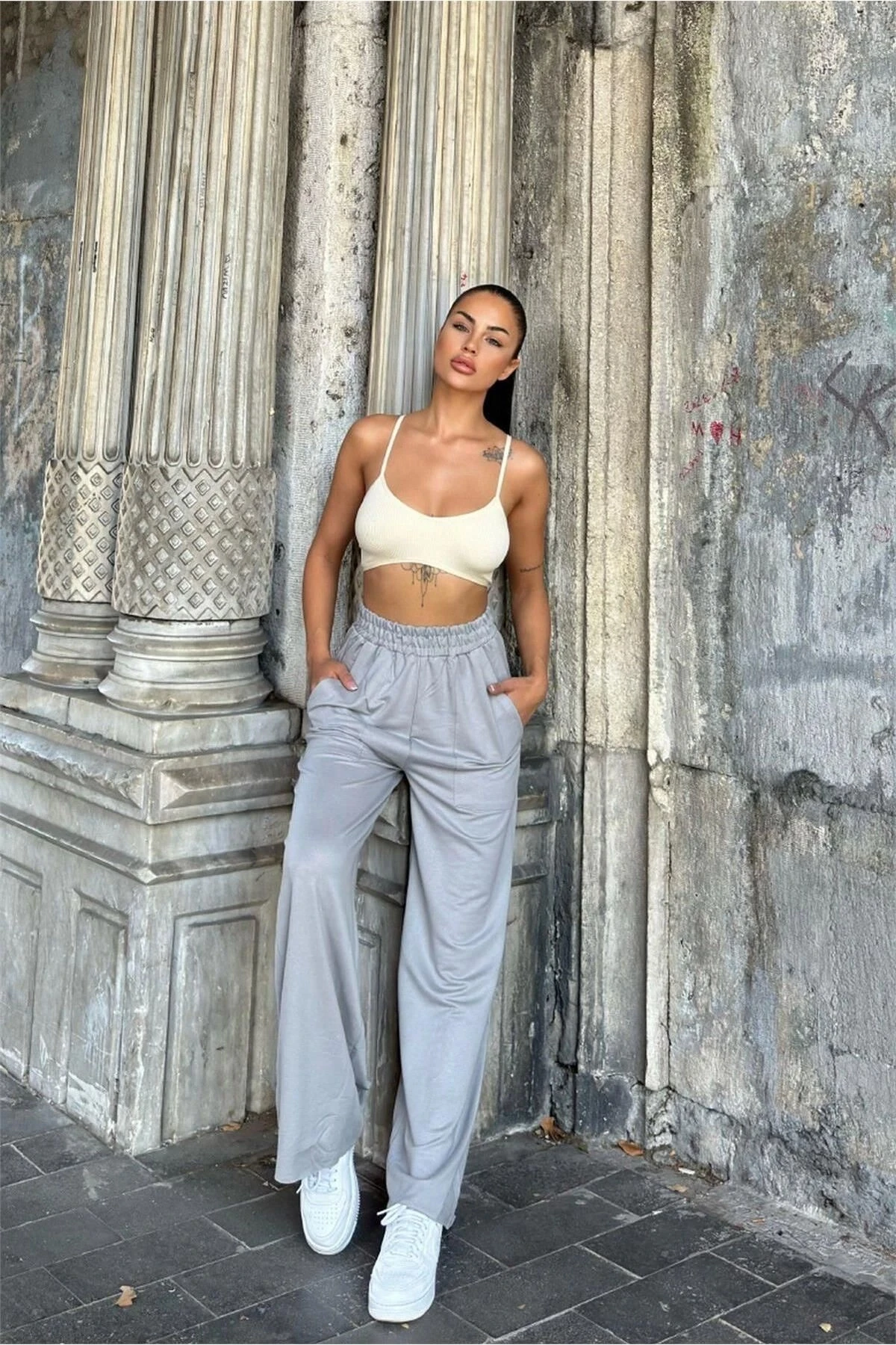 Açık Gri Beli Lastikli, Cepli, Bol Paça, Salaş Pantolon