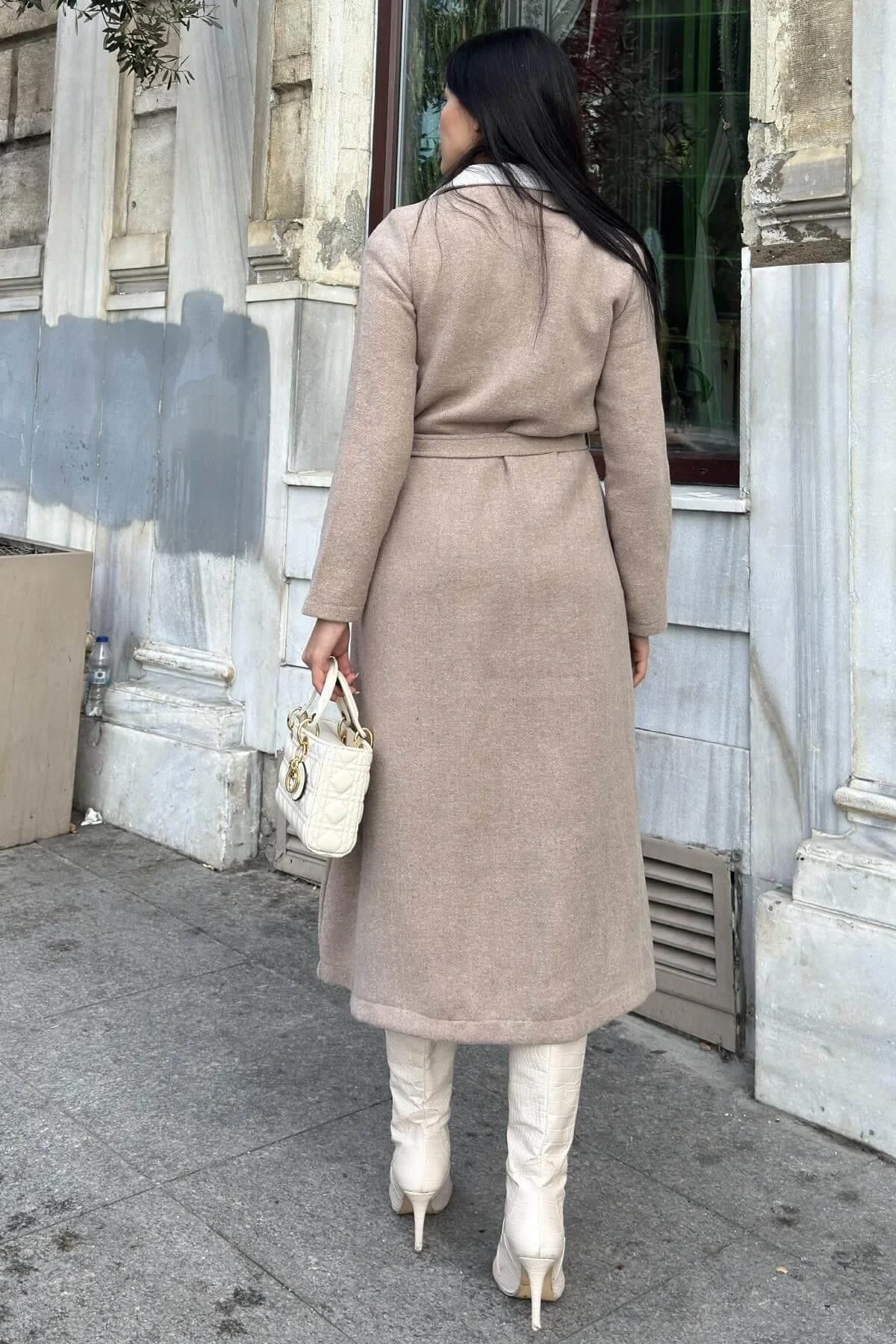 Bej Çift Taraflı Kruvaze Yaka, Kuşaklı, Yumoş Dokulu, Duble Kaşe Uzun Ceket