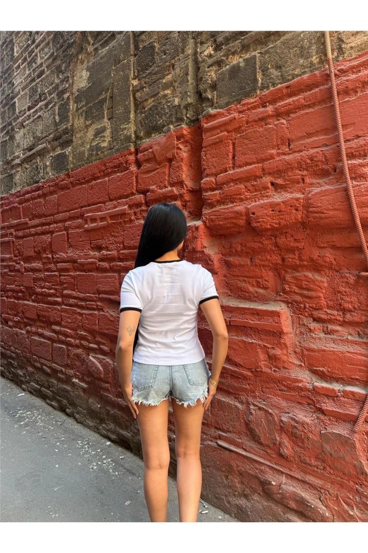 Beyaz Baskılı Kısa Kollu Tişört