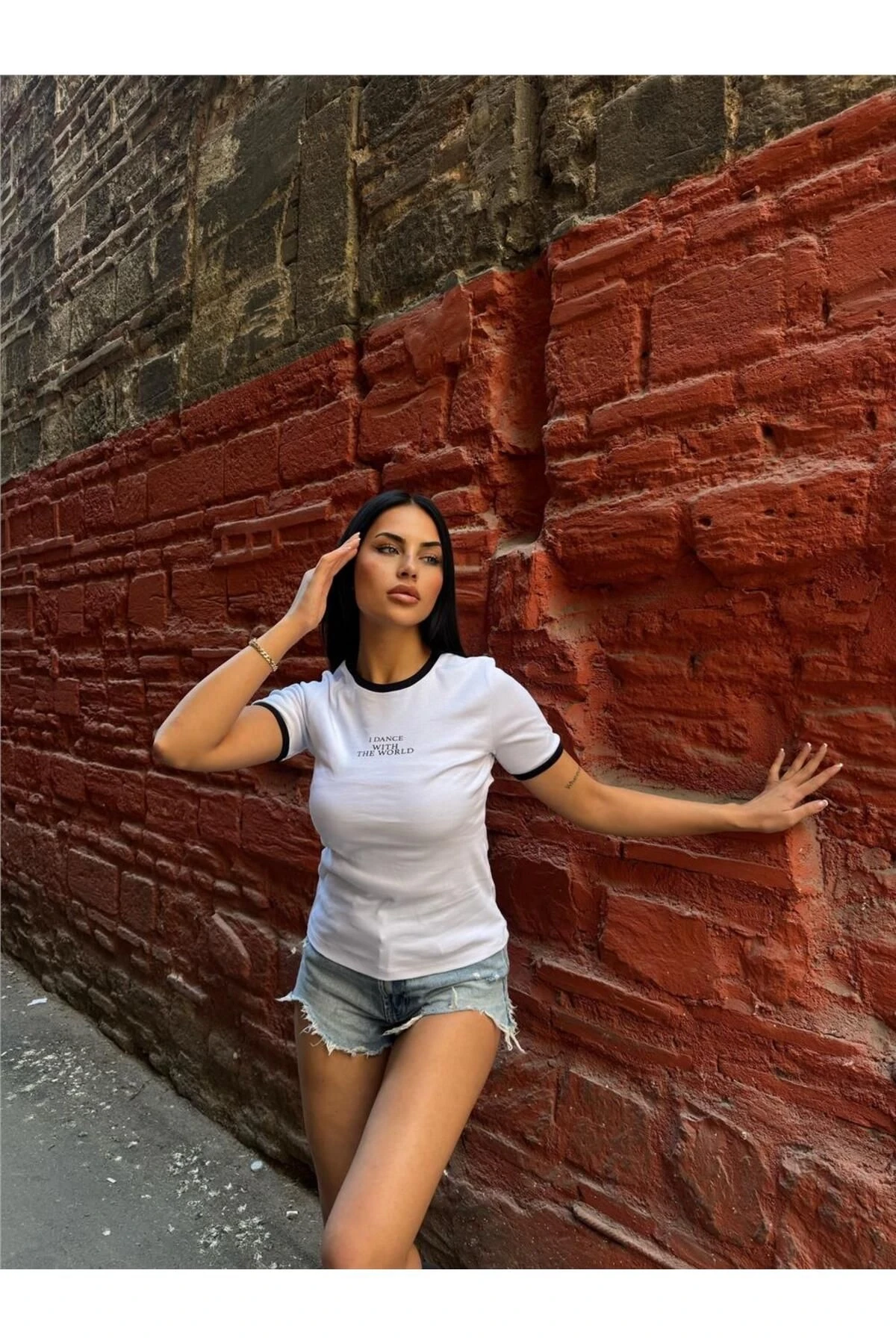 Beyaz Baskılı Kısa Kollu Tişört