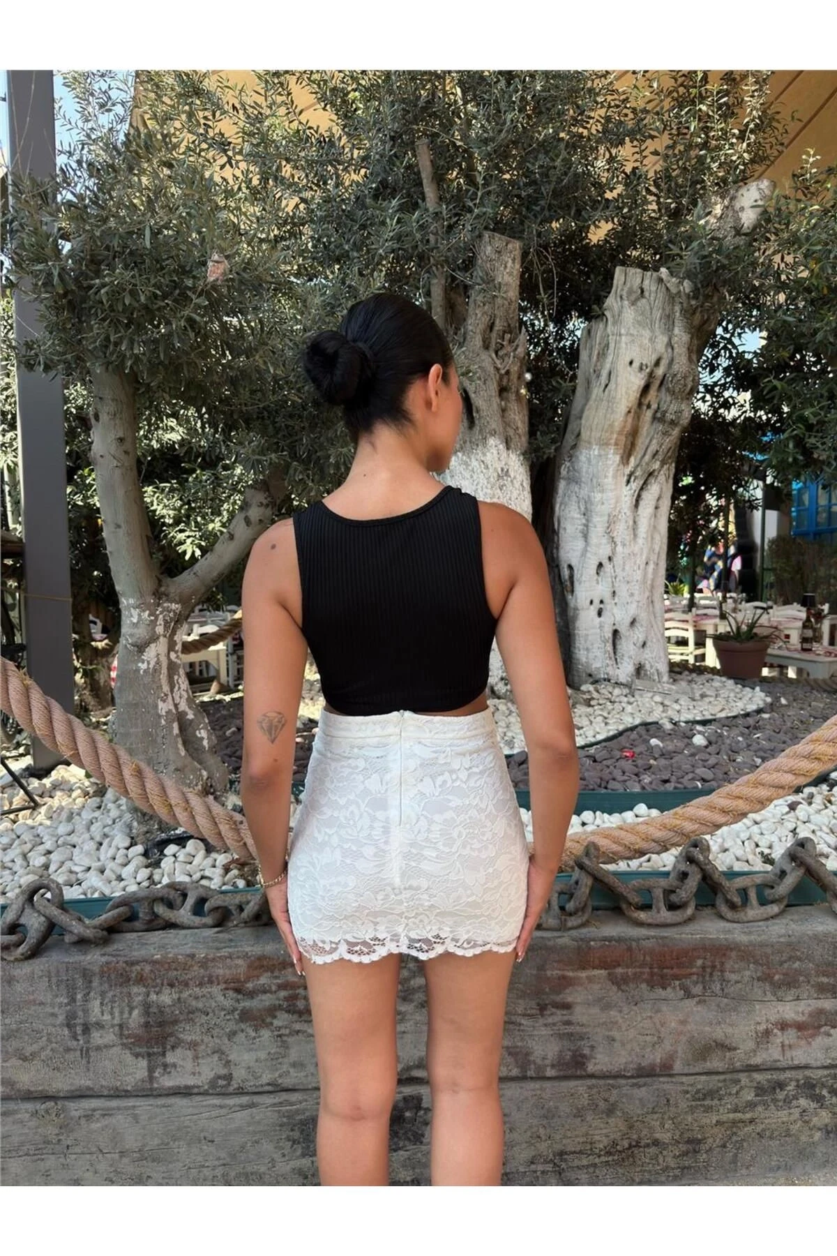 Beyaz Dantelli Mini Etek