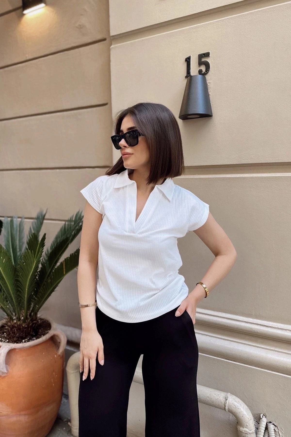 Beyaz Polo Yaka, Kısa Kol, Fitilli Kaşkorşe Kumaş, Basic Kalıp/Kesim, Spor Ve Günlük Bluz & T-Shirt