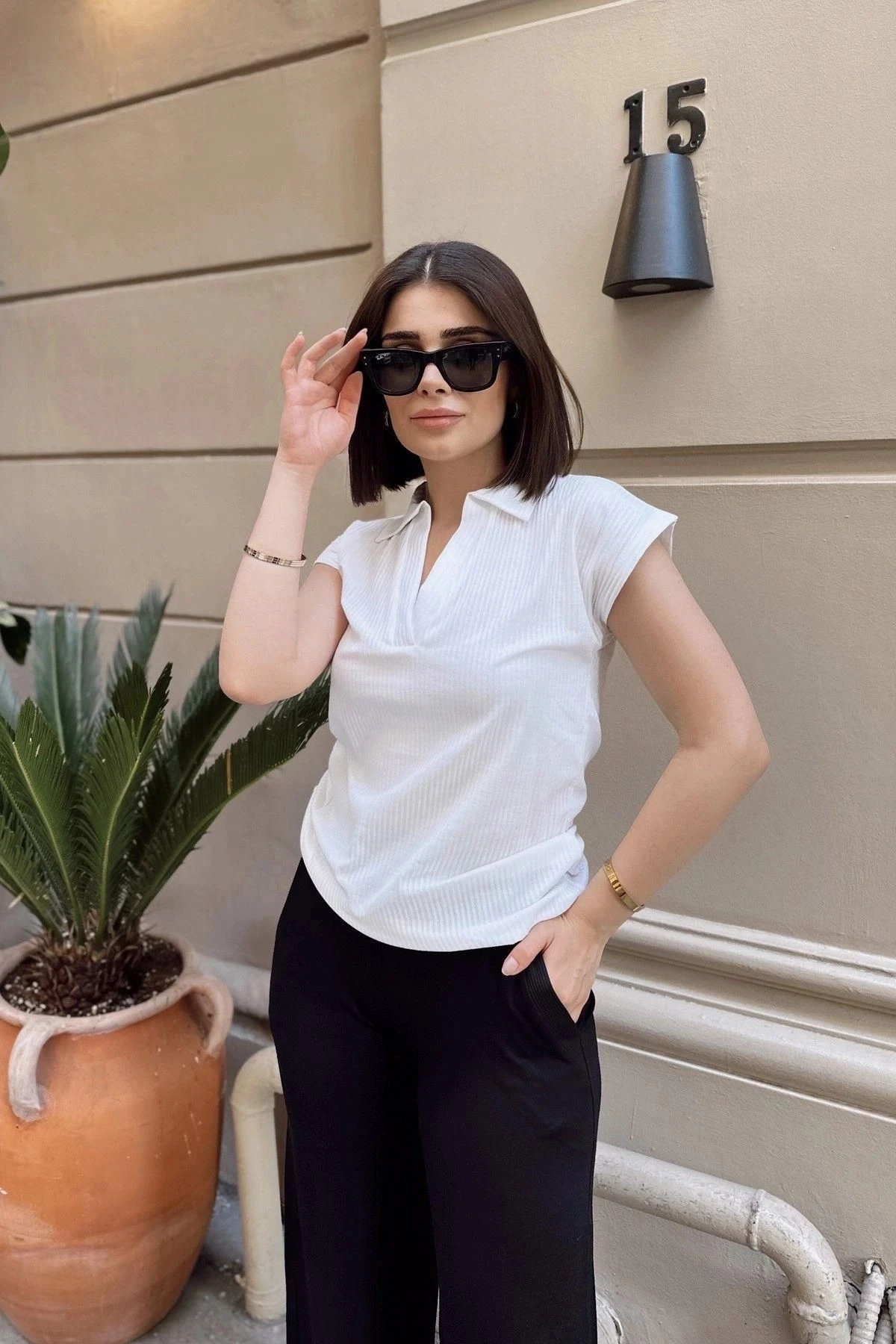 Beyaz Polo Yaka, Kısa Kol, Fitilli Kaşkorşe Kumaş, Basic Kalıp/Kesim, Spor Ve Günlük Bluz & T-Shirt