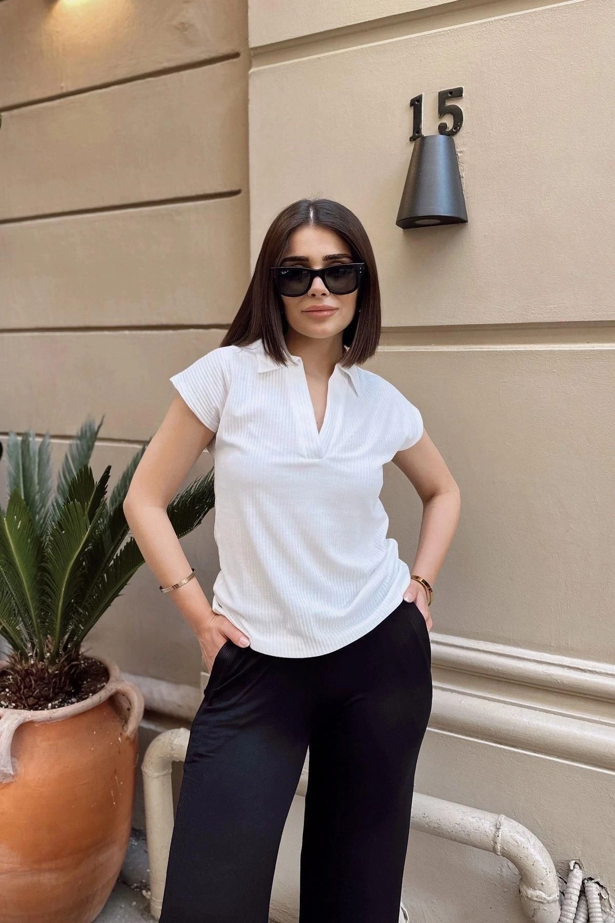 Beyaz Polo Yaka, Kısa Kol, Fitilli Kaşkorşe Kumaş, Basic Kalıp/Kesim, Spor Ve Günlük Bluz & T-Shirt