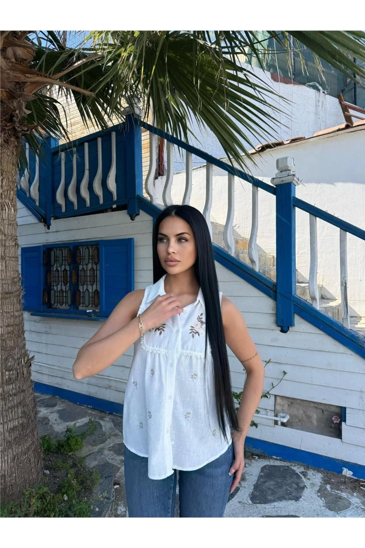 Ekru Nakışlı Koton Kolsuz Gömlek