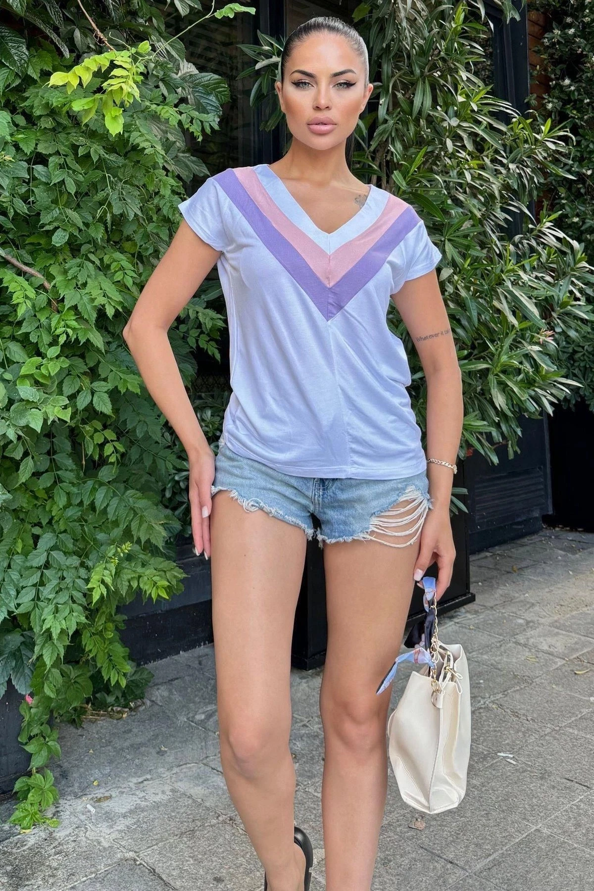 Kadın Beyaz V Yaka, Kısa Kol, Color Block Detaylı, Terletmez Dokulu Kumaş, Salaş Bluz, Tshirt