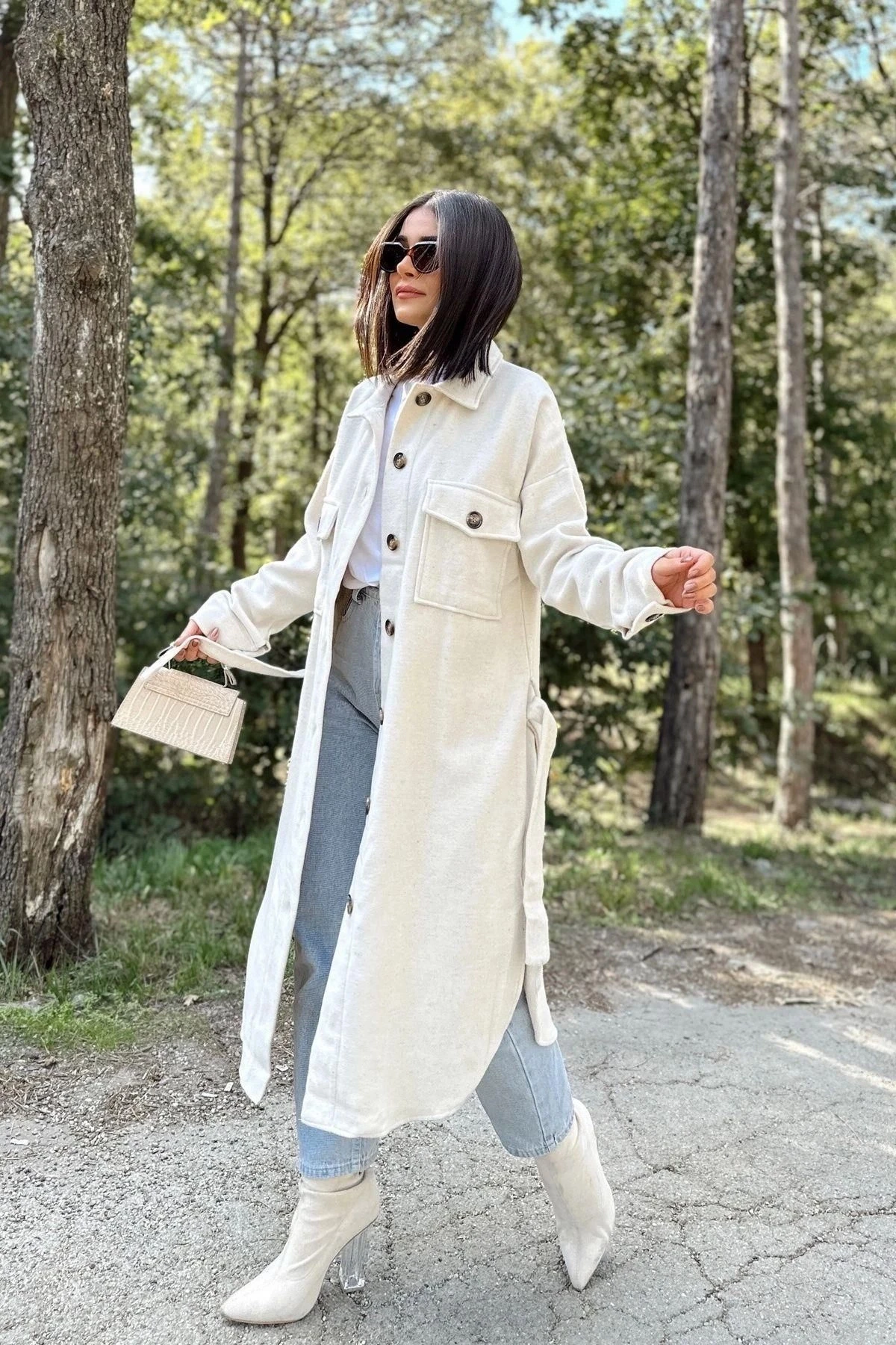 Kadın Ekru Uzun Kol, Çift Cepli, Eteği Oval Kesim, Kemerli, Kaşe Gömlek Kaban