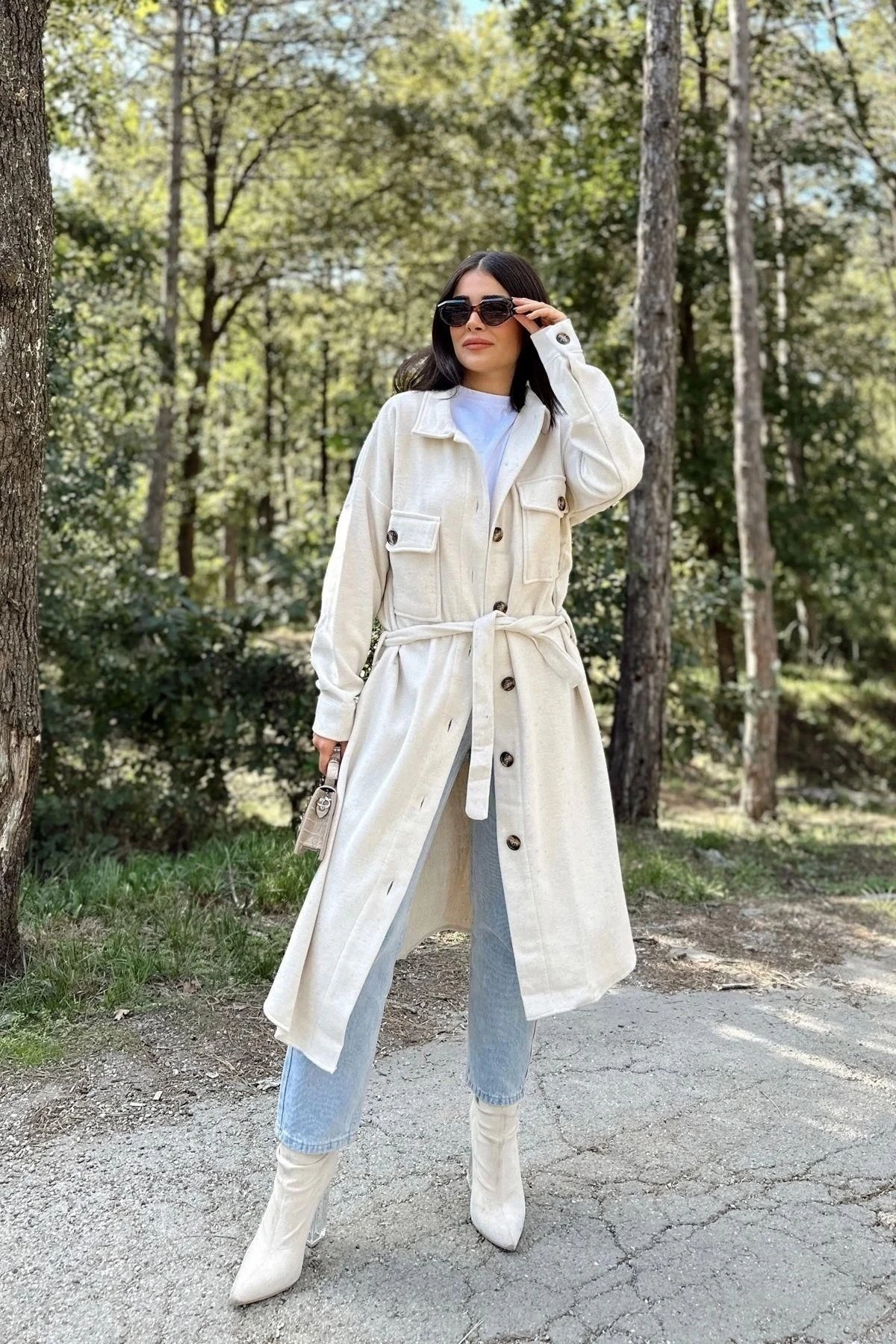 Kadın Ekru Uzun Kol, Çift Cepli, Eteği Oval Kesim, Kemerli, Kaşe Gömlek Kaban