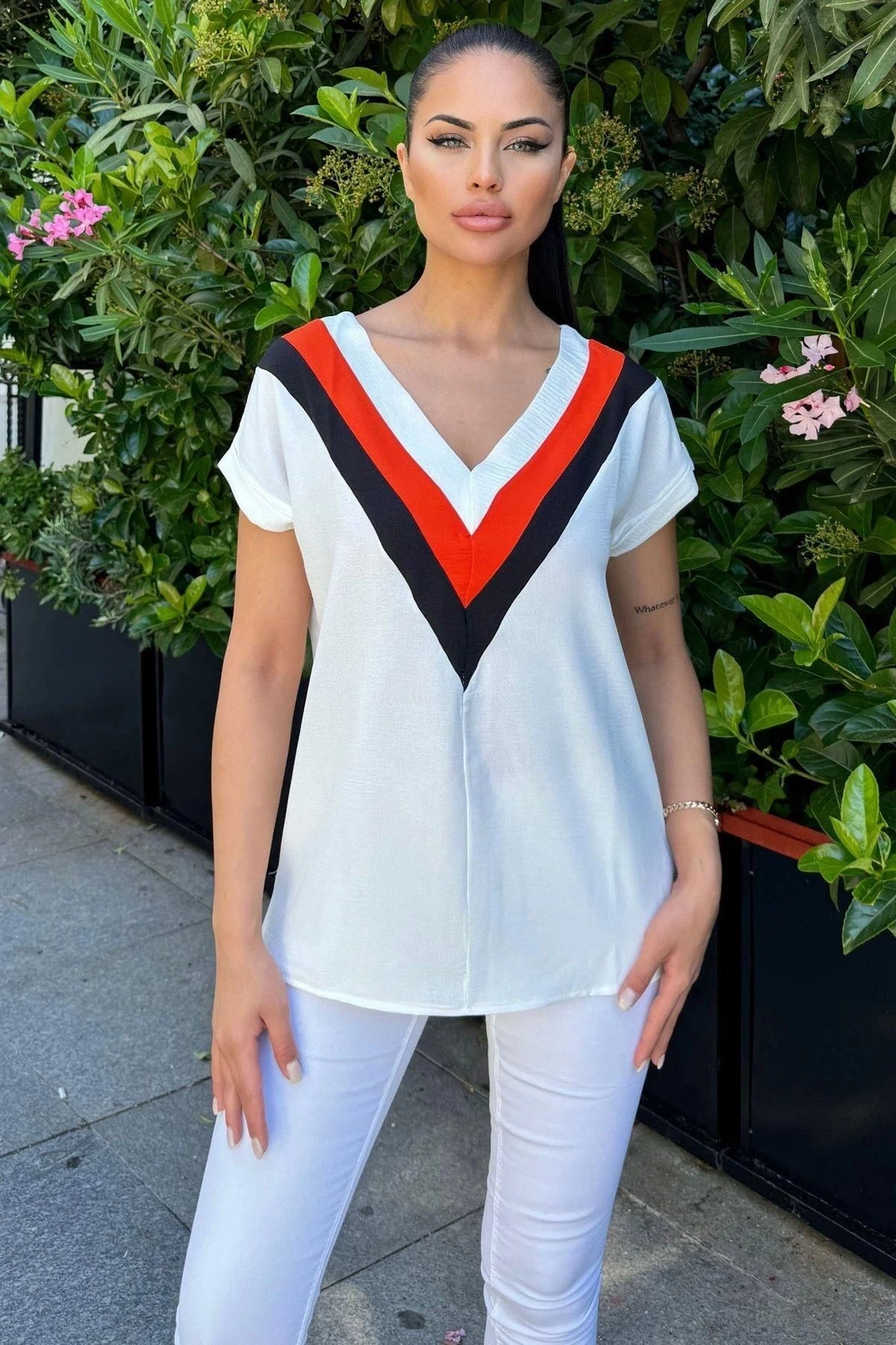 Kadın Ekru V Yaka, Kısa Kol, Color Block Detaylı Salaş Airobin Bluz