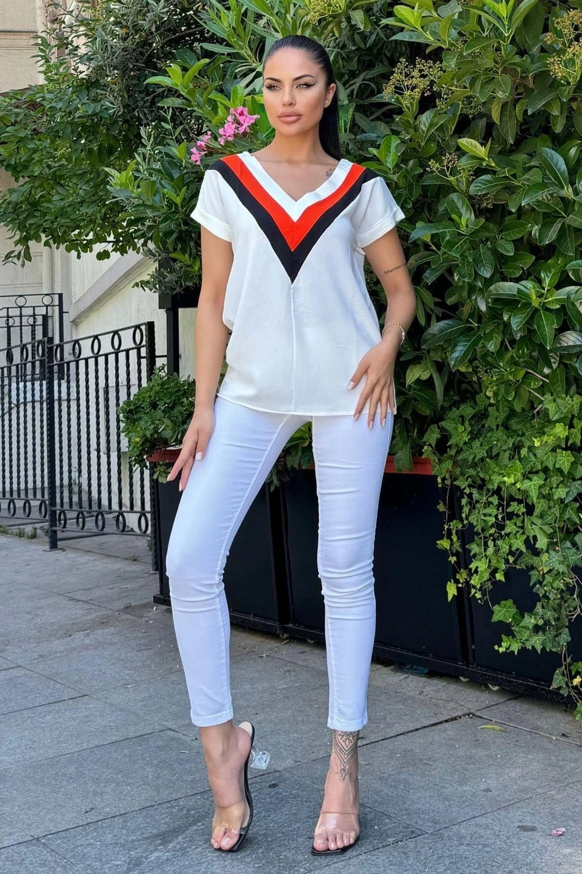 Kadın Ekru V Yaka, Kısa Kol, Color Block Detaylı Salaş Airobin Bluz