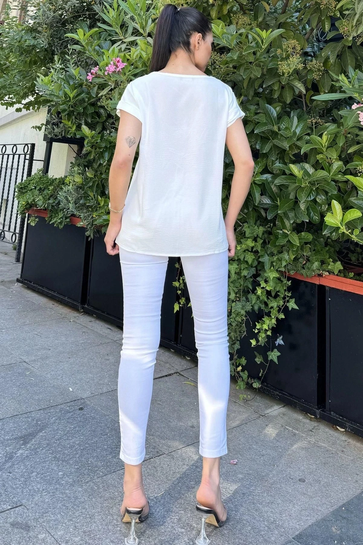 Kadın Ekru V Yaka, Kısa Kol, Color Block Detaylı Salaş Airobin Bluz