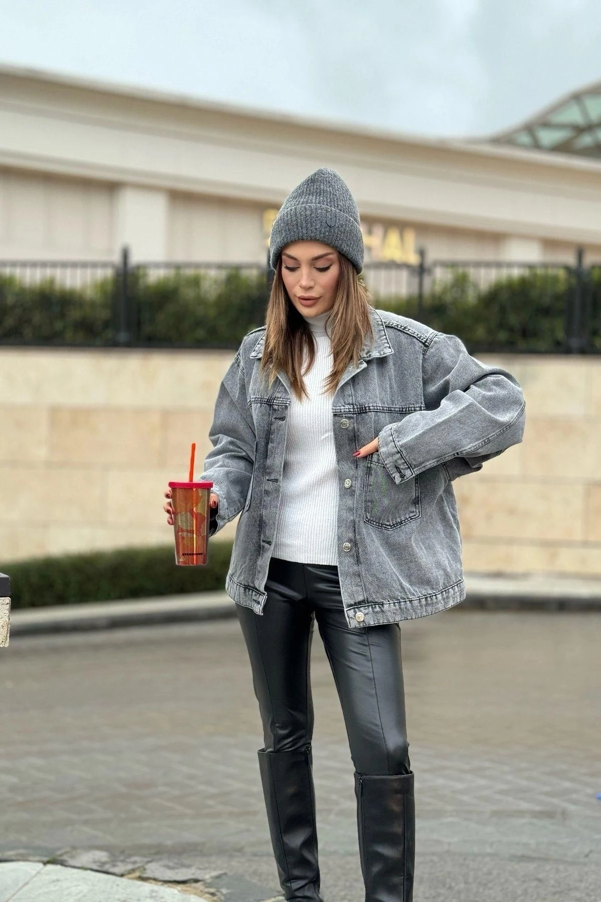 Kadın Gri Apaş Yaka, Çift Cepli, Kaliteli Jeans Kumaş, Salaş Kot Ceket