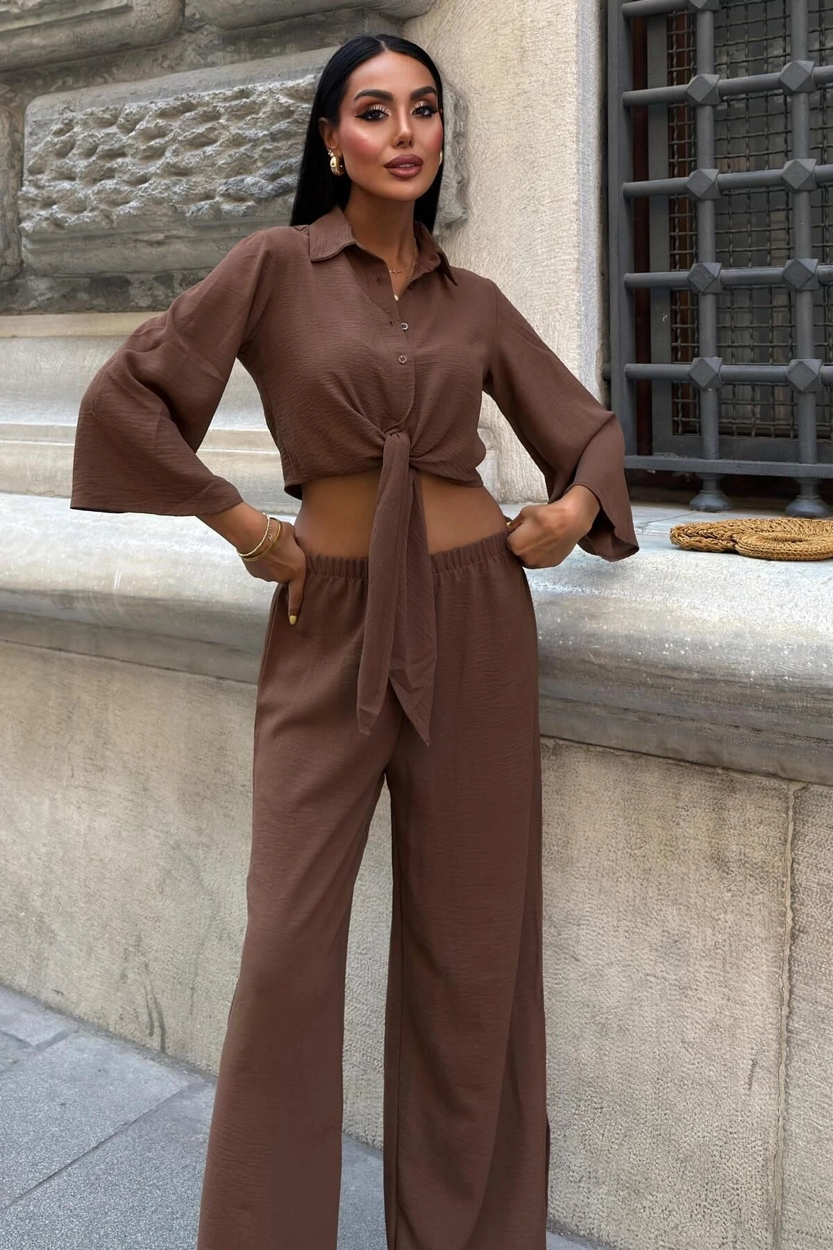 Kadın Kahverengi Ayrobin Uzun Bağlamalı Gömlek Yırtmaçlı Takım