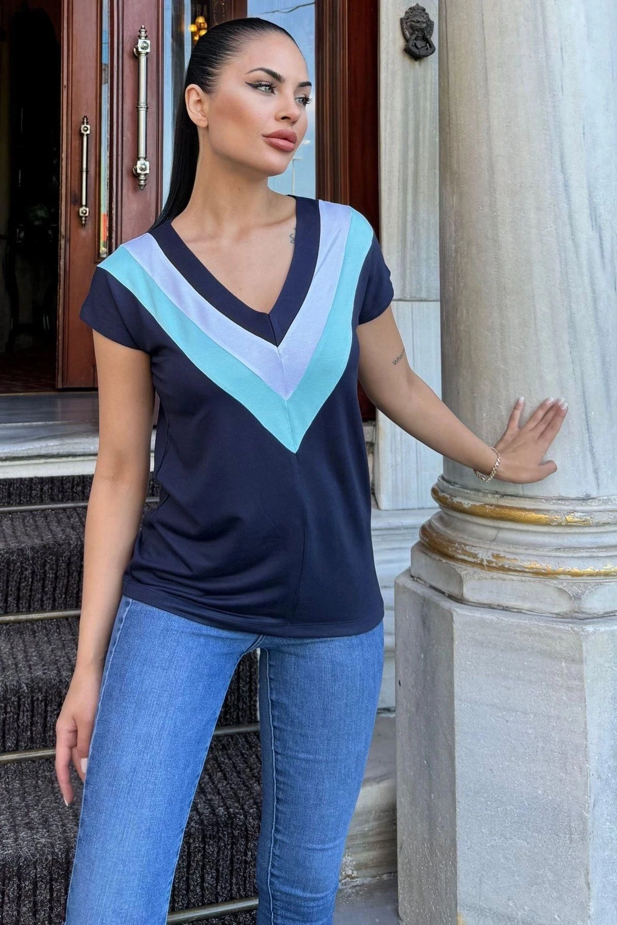 Kadın Laci V Yaka, Kısa Kol, Color Block Detaylı, Terletmez Dokulu Kumaş, Salaş Bluz, Tshirt