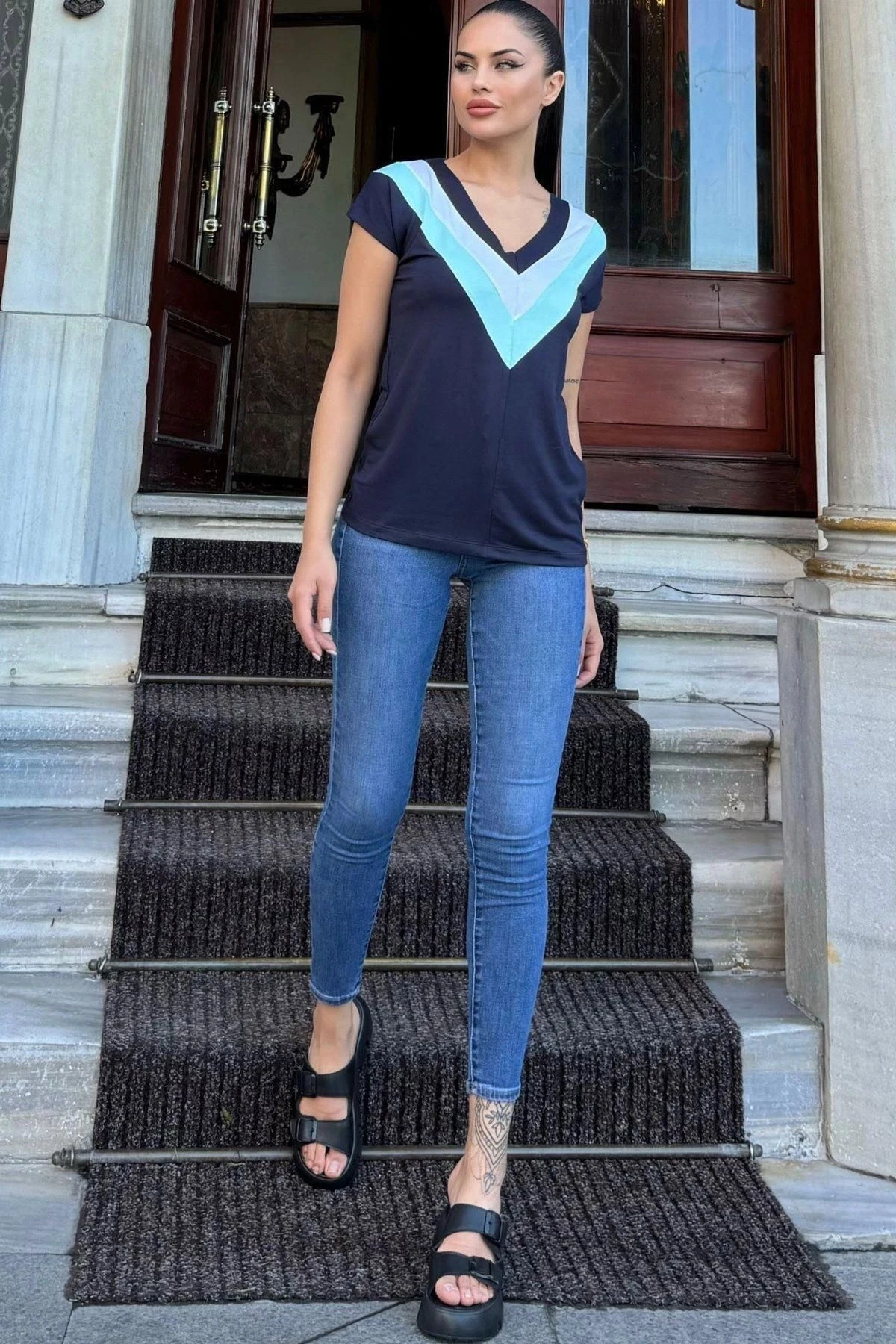 Kadın Laci V Yaka, Kısa Kol, Color Block Detaylı, Terletmez Dokulu Kumaş, Salaş Bluz, Tshirt