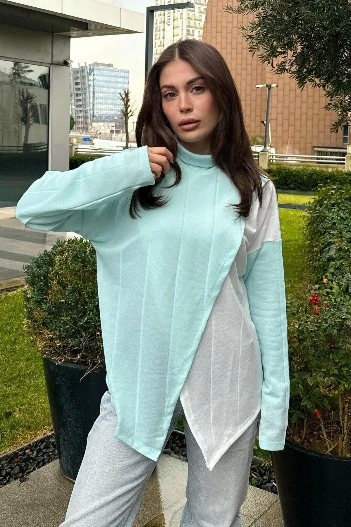 Kadın Mint Asimetrik Kesim, Önü İki Parçalı, İnce Triko Kumaş, Salaş Bluz Kazak