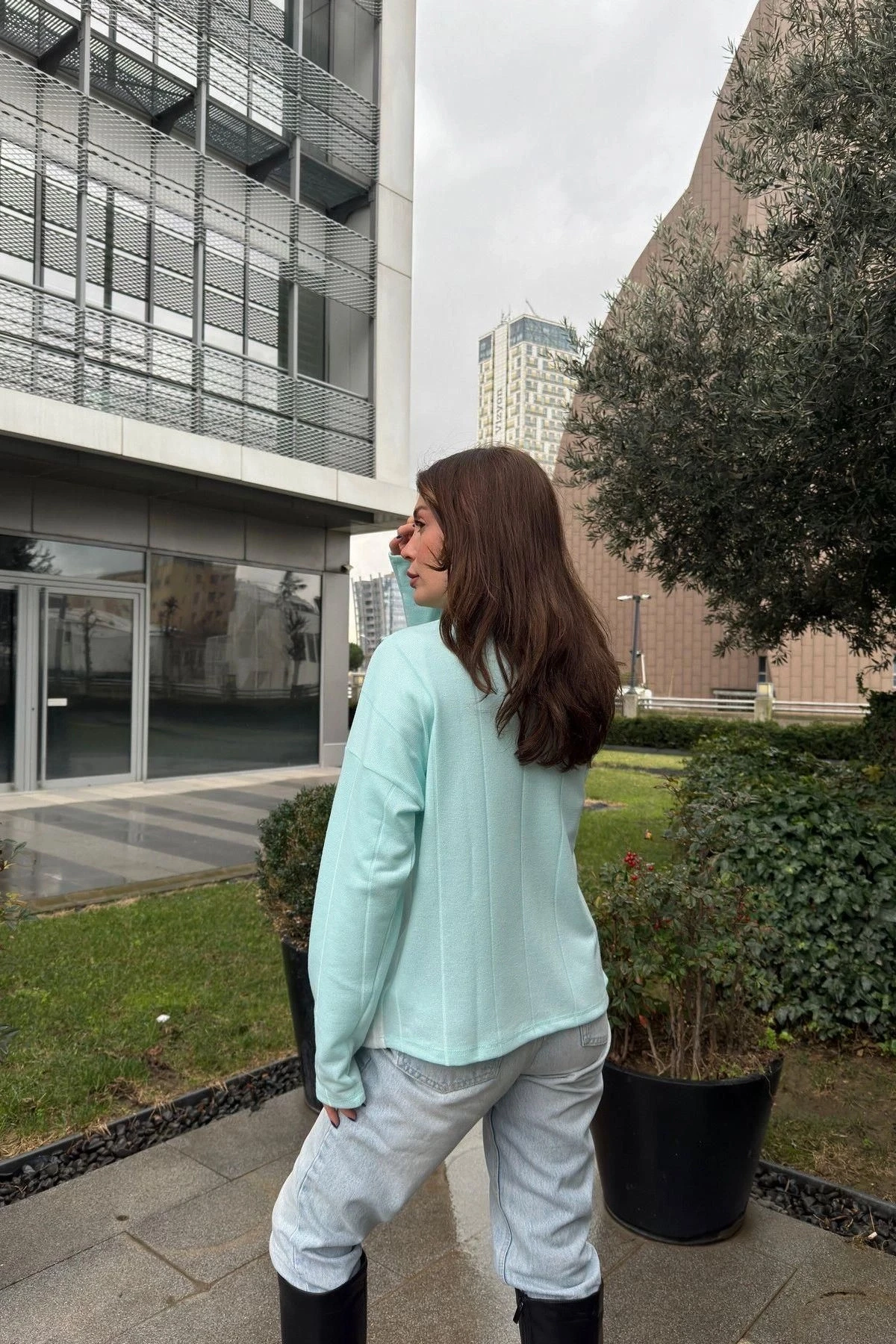 Kadın Mint Asimetrik Kesim, Önü İki Parçalı, İnce Triko Kumaş, Salaş Bluz Kazak