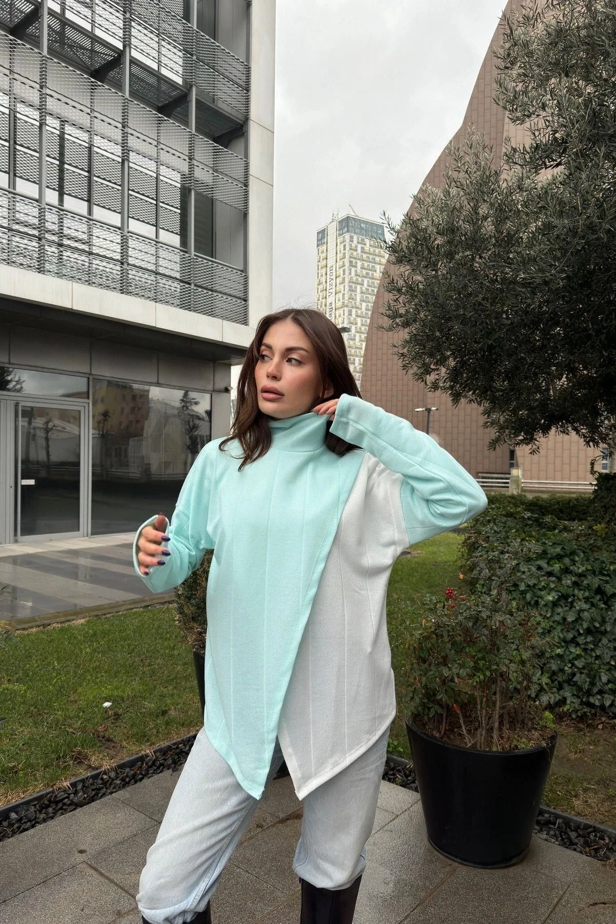 Kadın Mint Asimetrik Kesim, Önü İki Parçalı, İnce Triko Kumaş, Salaş Bluz Kazak