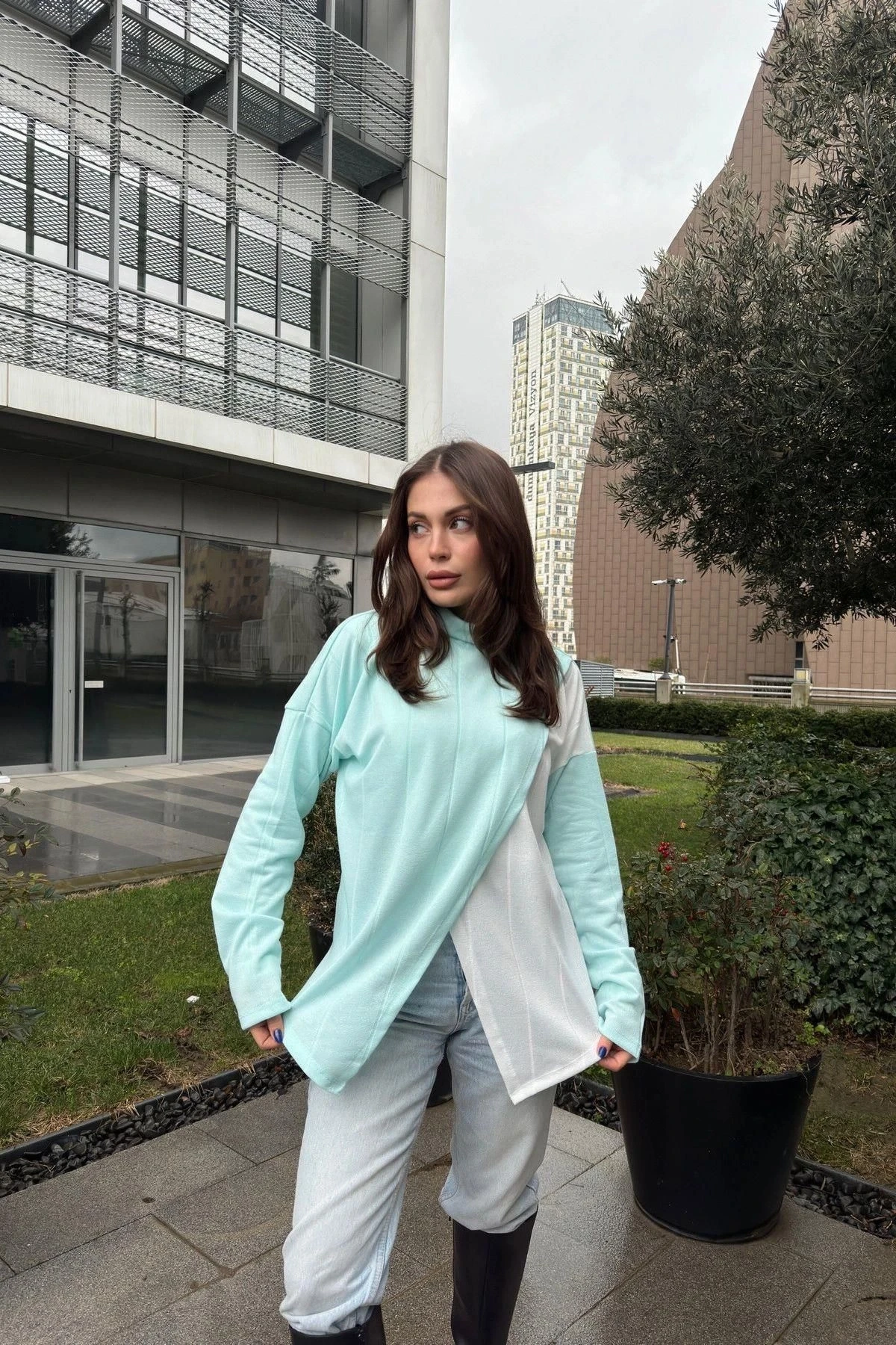 Kadın Mint Asimetrik Kesim, Önü İki Parçalı, İnce Triko Kumaş, Salaş Bluz Kazak