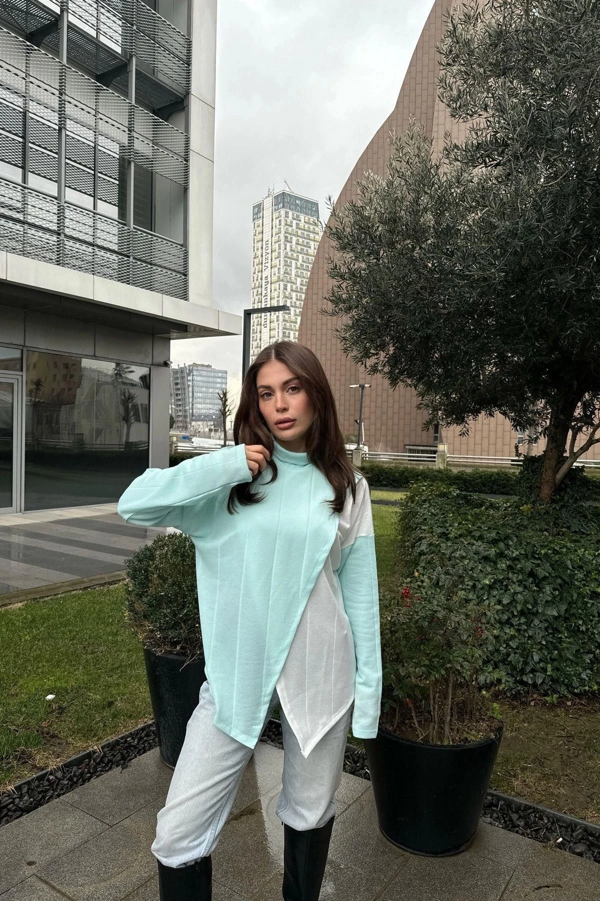 Kadın Mint Asimetrik Kesim, Önü İki Parçalı, İnce Triko Kumaş, Salaş Bluz Kazak