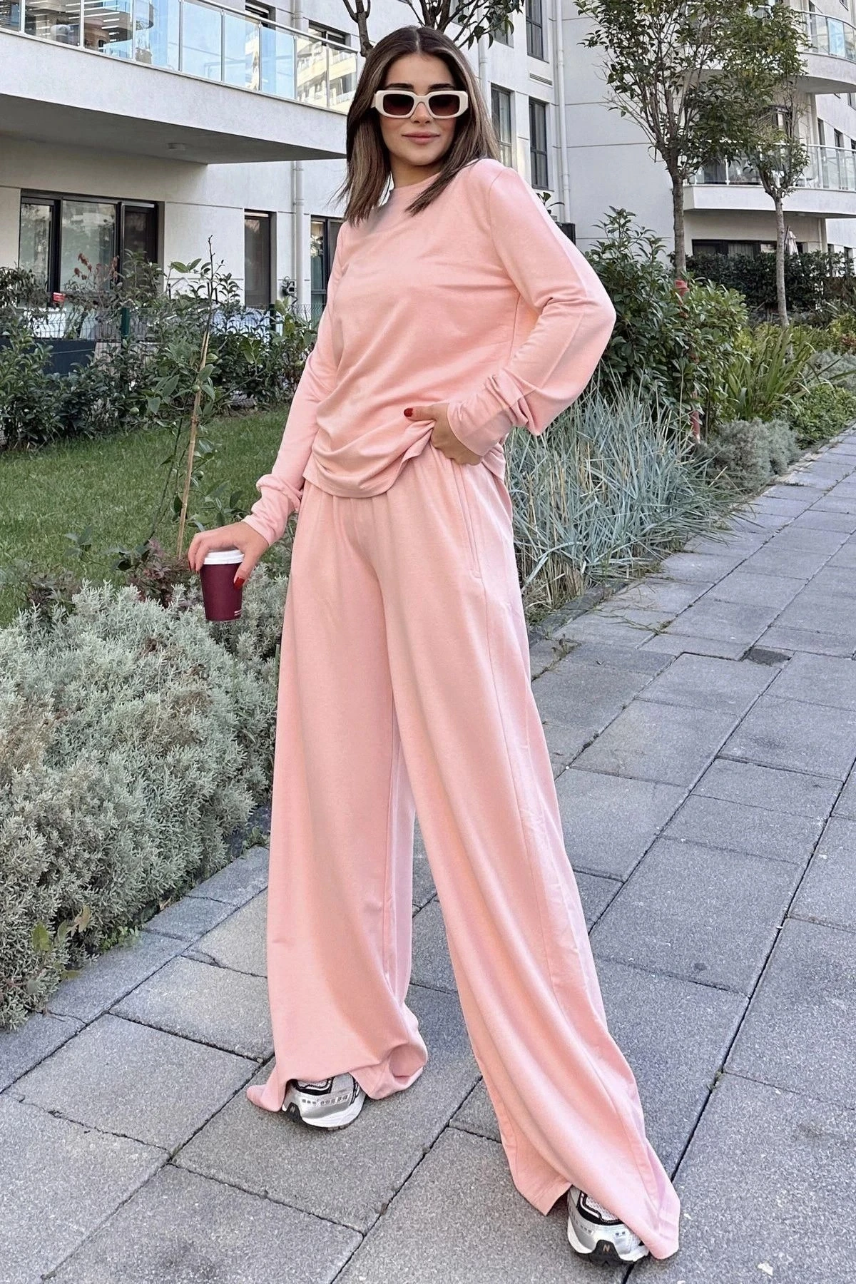 Kadın Pudra Yuvarlak Yaka Sweatshirt & Bol Paça Beli Lastikli Pantolon - Rahat Alt & Üst Takım