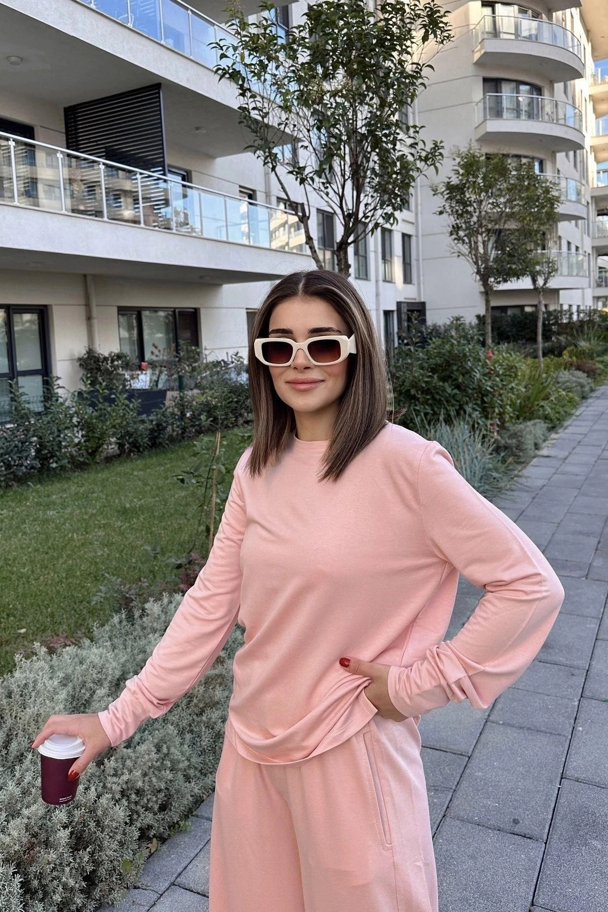 Kadın Pudra Yuvarlak Yaka Sweatshirt & Bol Paça Beli Lastikli Pantolon - Rahat Alt & Üst Takım