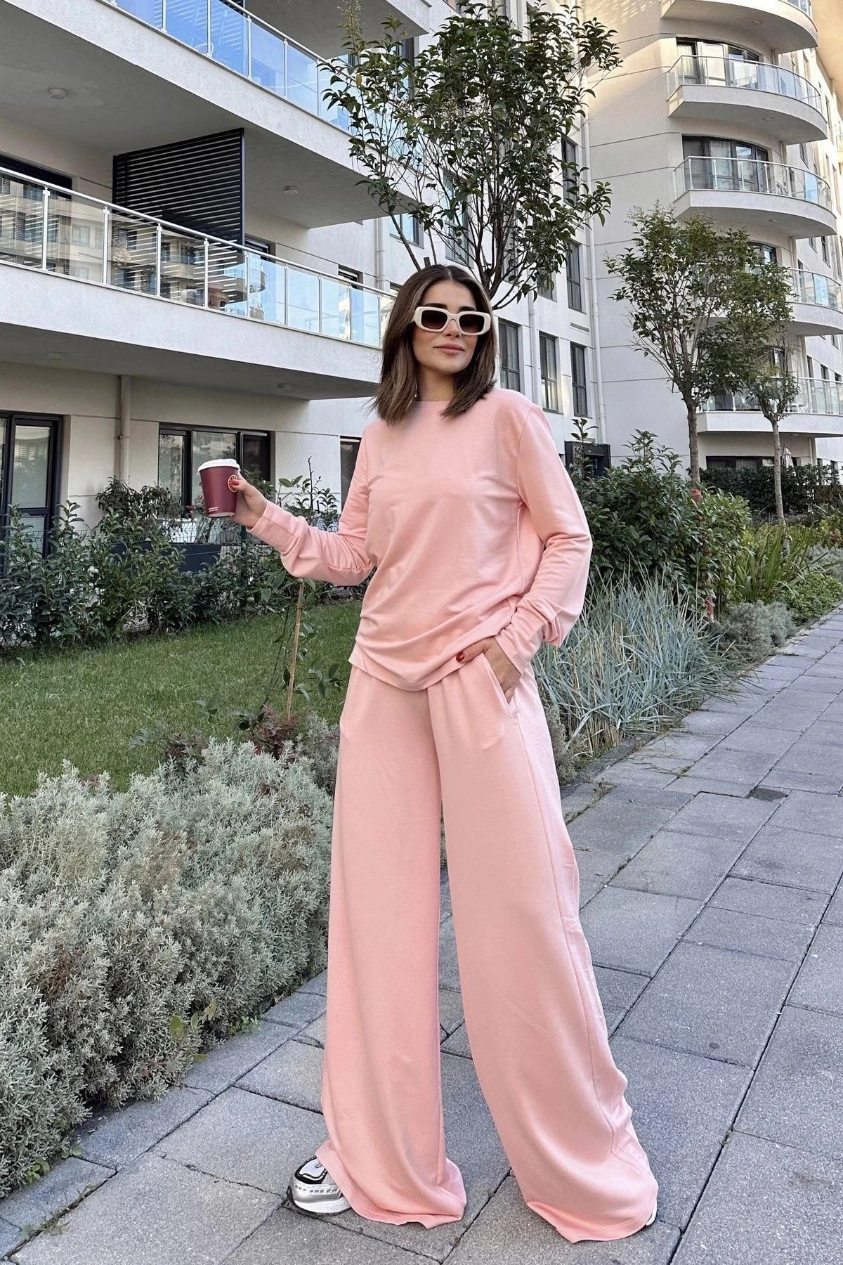 Kadın Pudra Yuvarlak Yaka Sweatshirt & Bol Paça Beli Lastikli Pantolon - Rahat Alt & Üst Takım