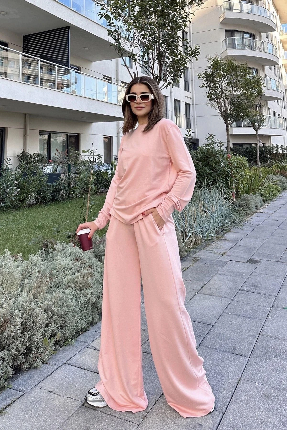 Kadın Pudra Yuvarlak Yaka Sweatshirt & Bol Paça Beli Lastikli Pantolon - Rahat Alt & Üst Takım