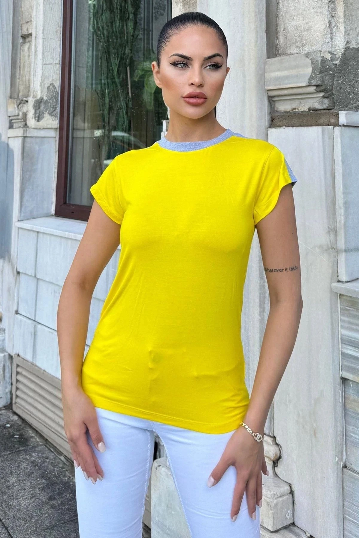 Kadın Sarı Omuz Ve Yaka Detaylı, Renk Bloklu Garnili Kısa Kol T-Shirt Bluz