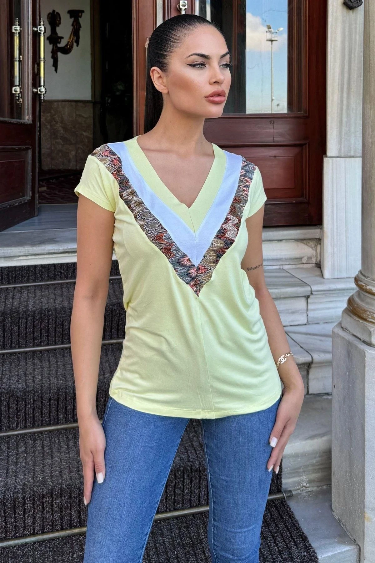 Kadın Sarı V Yaka, Kısa Kol, Color Block Detaylı, Terletmez Dokulu Kumaş, Salaş Bluz, Tshirt