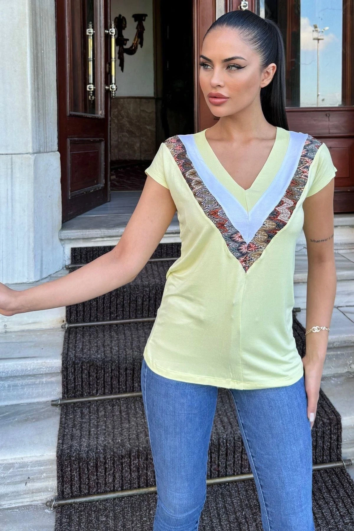 Kadın Sarı V Yaka, Kısa Kol, Color Block Detaylı, Terletmez Dokulu Kumaş, Salaş Bluz, Tshirt