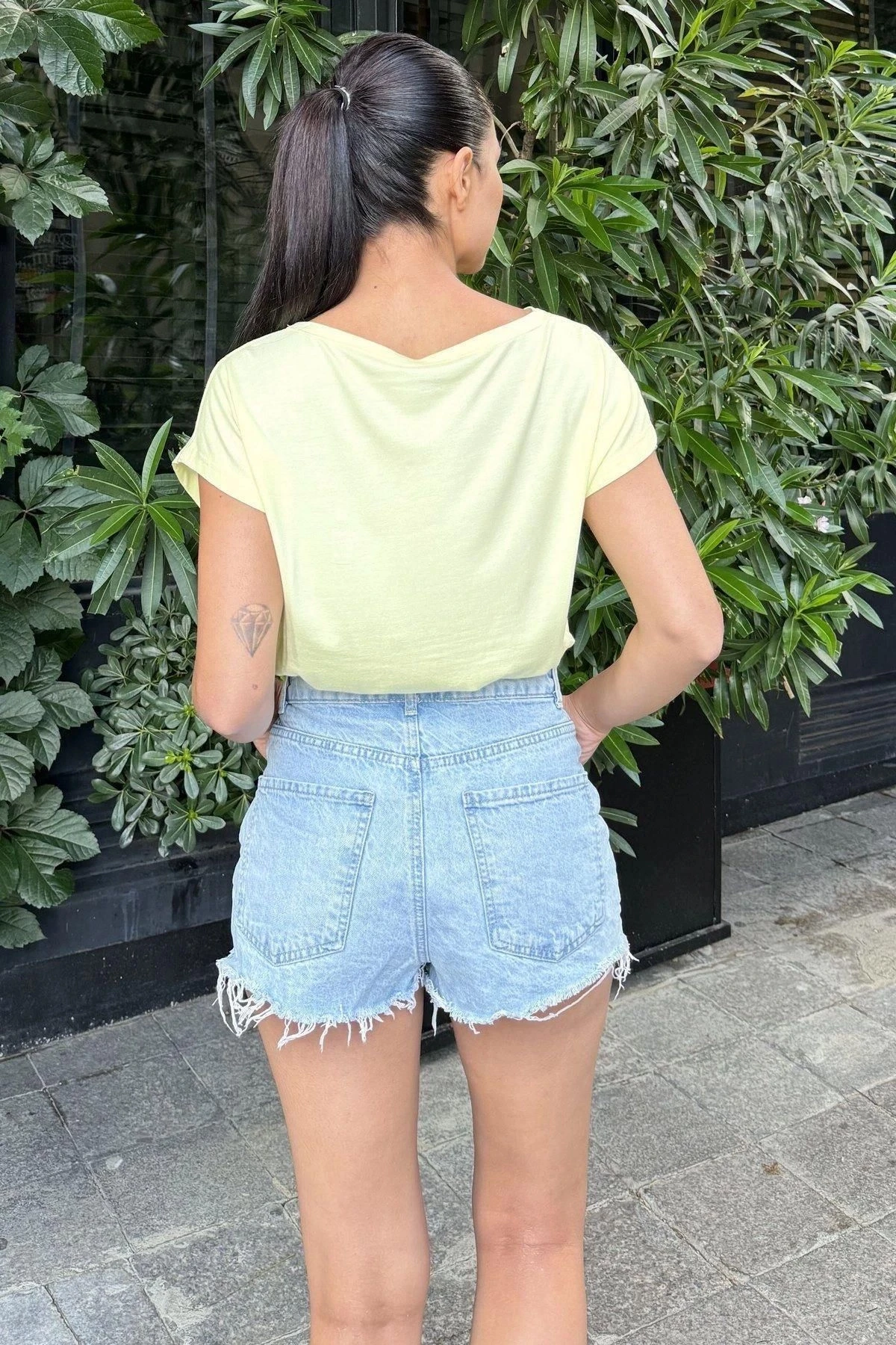 Kadın Sarı Yarım Kol, Geniş Yaka, Tek Cepli, Beli Lastikli Rahat Crop Bluz