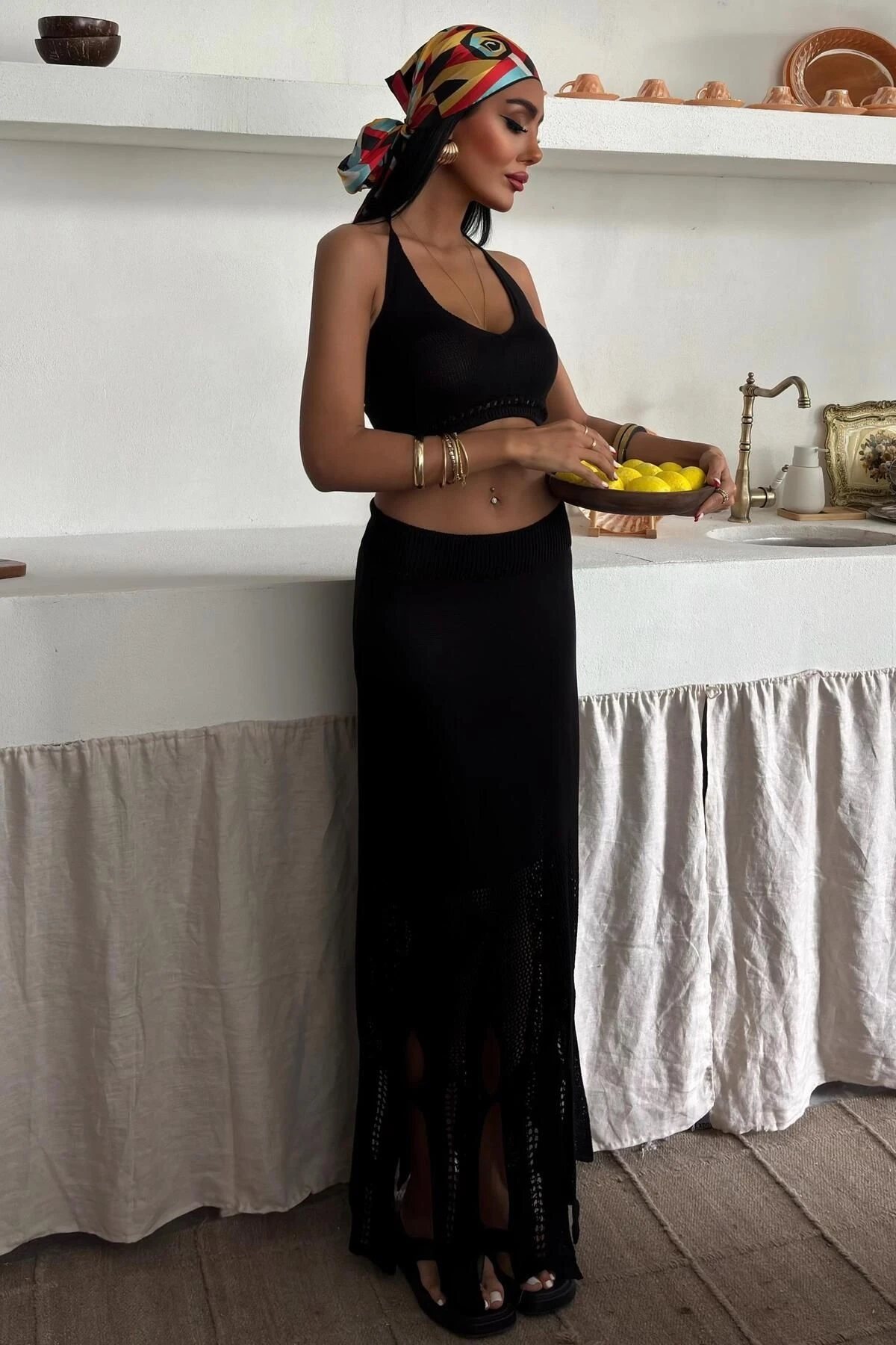 Kadın Siyah Akrilik Boyundan Bağlamalı Kolsuz Crop Takım