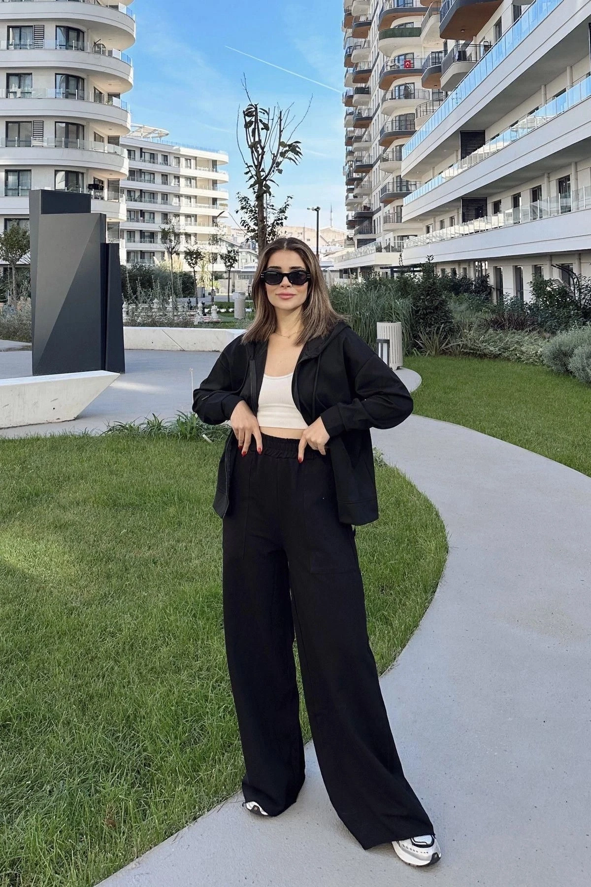 Kadın Siyah Beli Lastikli, Cepli, Bol Paça, Salaş Pantolon