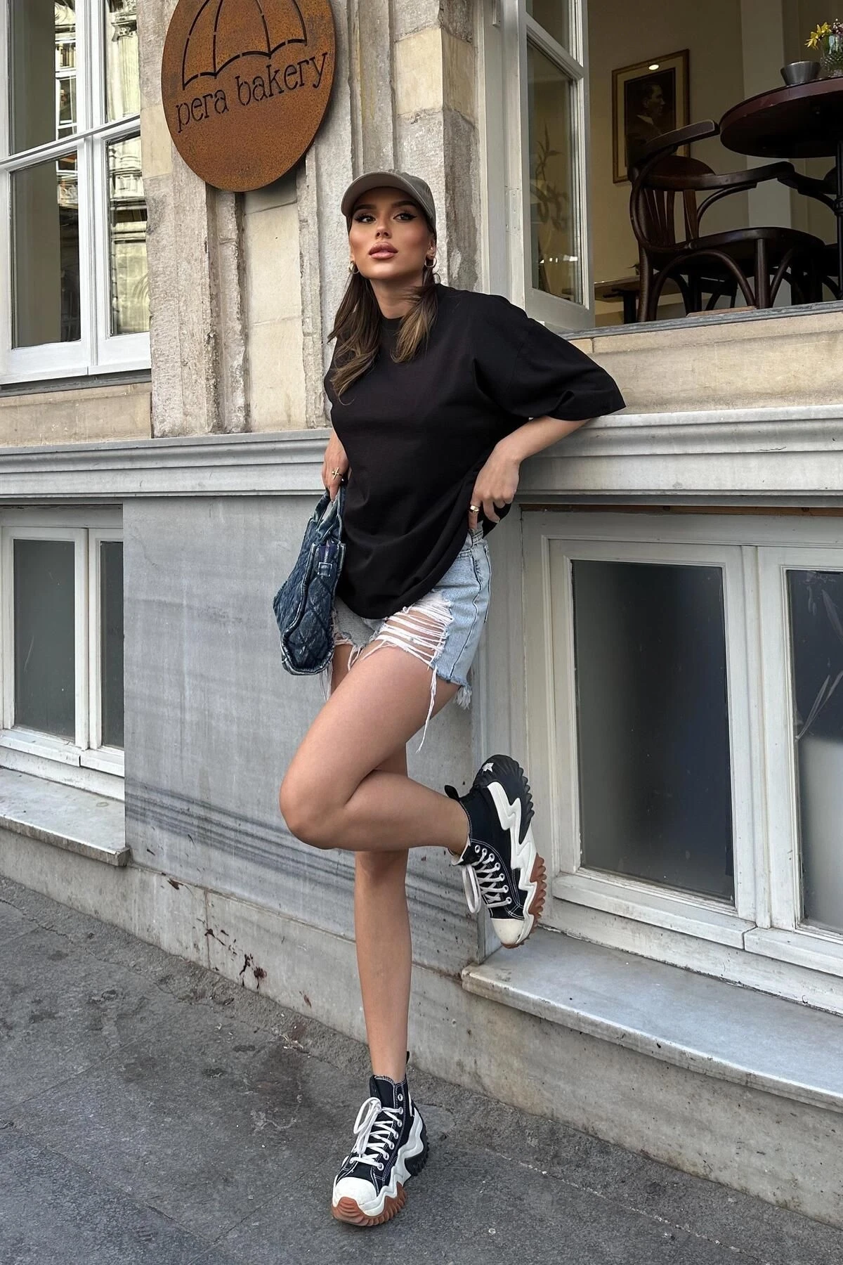 Kadın Siyah Dokuma Oversize Brodeli Tişört