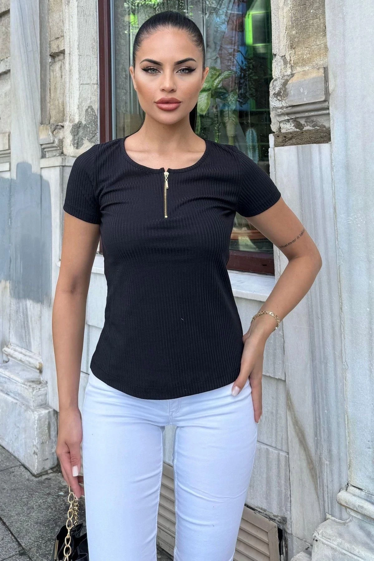 Kadın Siyah Kısa Kol, Fermuar Yaka Detaylı, Fitilli Terletmez Kumaş, Rahat Bluz, Tshirt