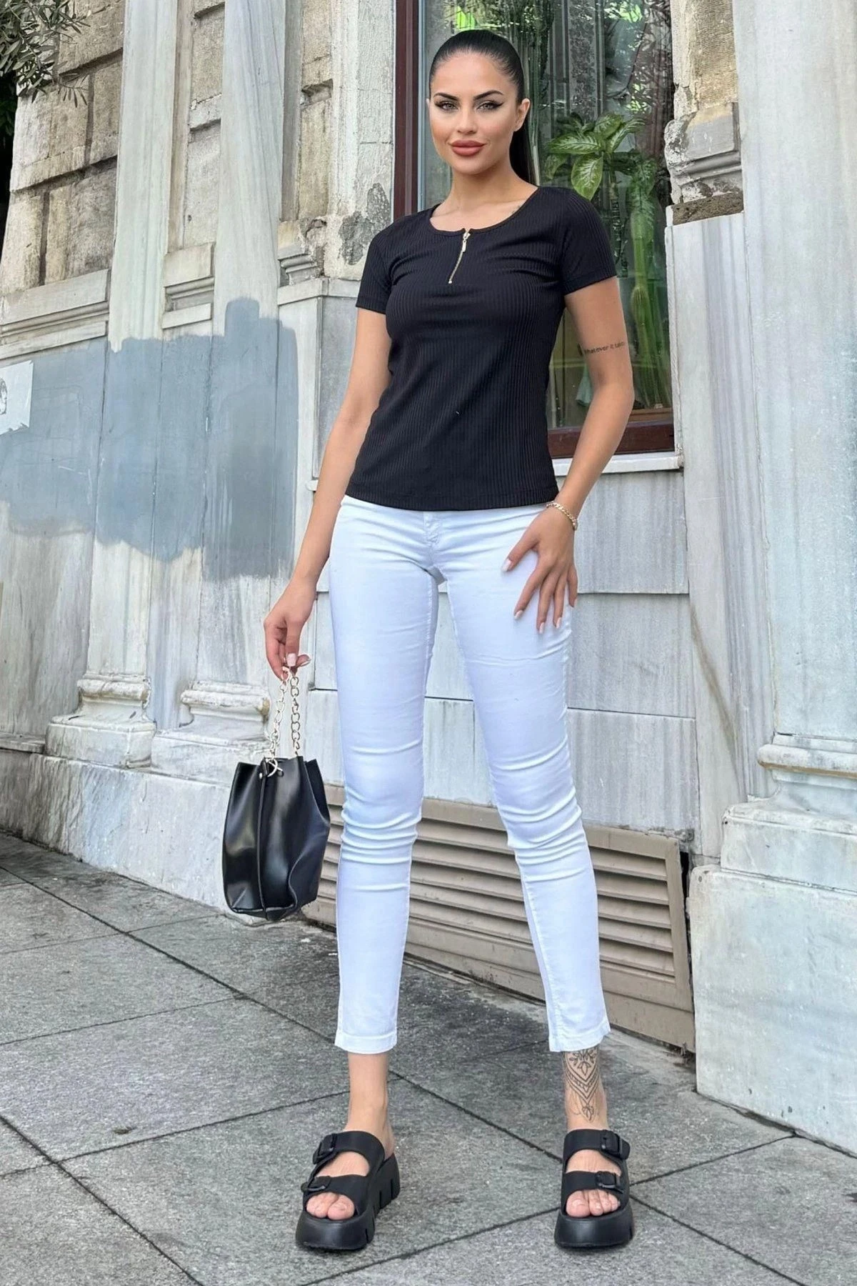 Kadın Siyah Kısa Kol, Fermuar Yaka Detaylı, Fitilli Terletmez Kumaş, Rahat Bluz, Tshirt