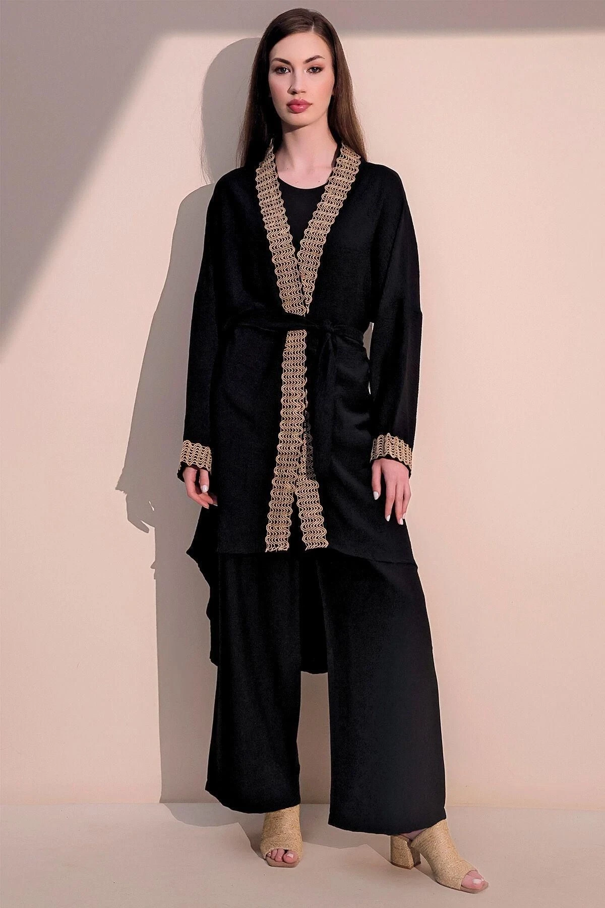 Kadın Siyah Şık Hasır Detaylı Kuşaklı Salaş Kimono - Tesettüre Uygun