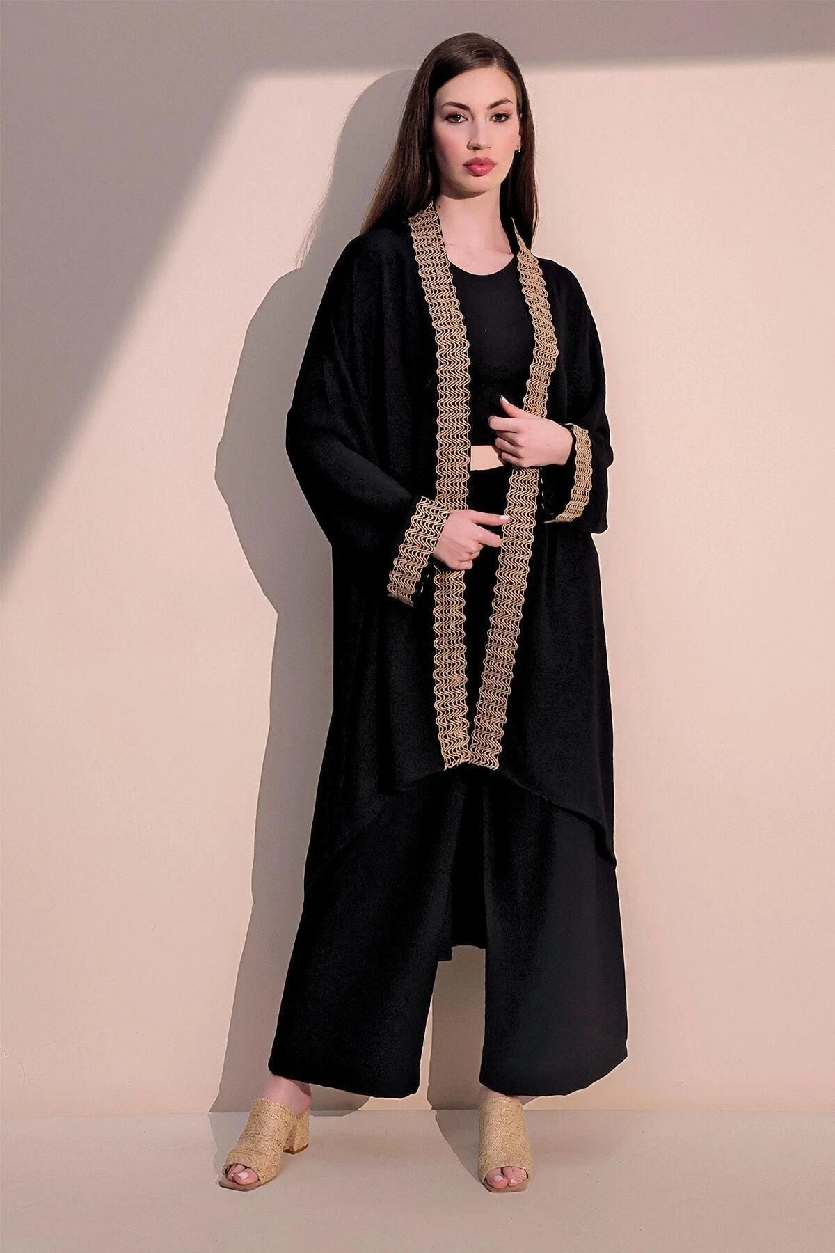 Kadın Siyah Şık Hasır Detaylı Kuşaklı Salaş Kimono - Tesettüre Uygun