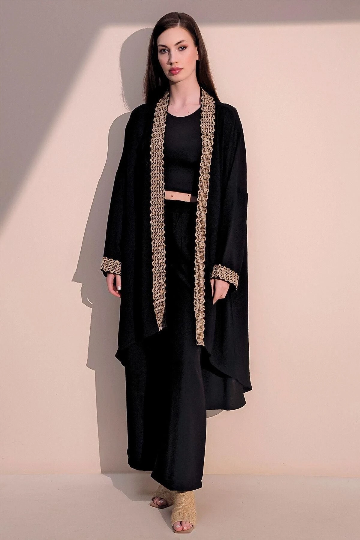 Kadın Siyah Şık Hasır Detaylı Kuşaklı Salaş Kimono - Tesettüre Uygun