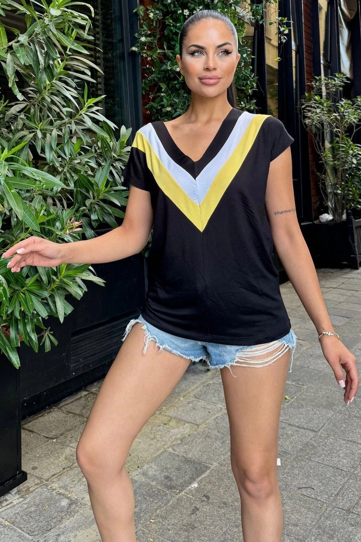 Kadın Siyah V Yaka, Kısa Kol, Color Block Detaylı, Terletmez Dokulu Kumaş, Salaş Bluz, Tshirt