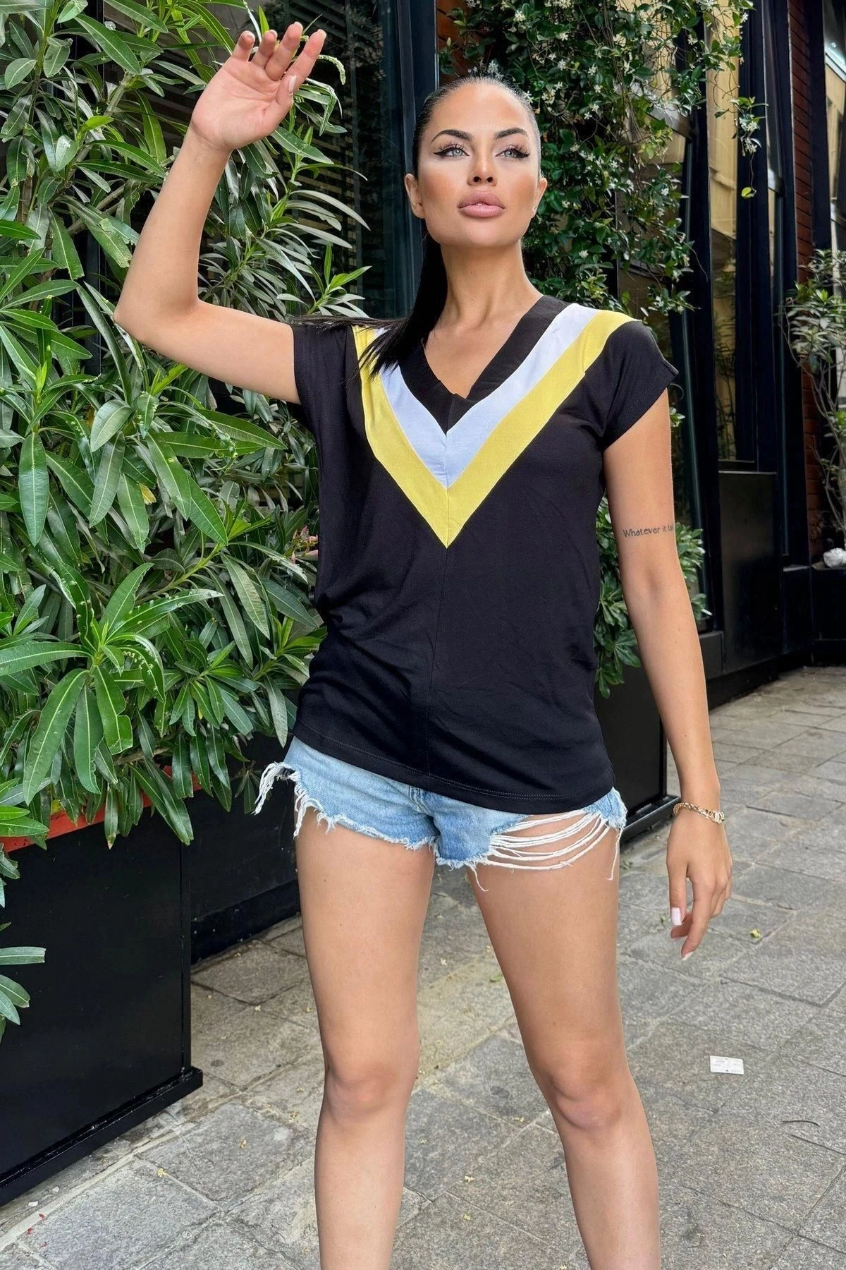 Kadın Siyah V Yaka, Kısa Kol, Color Block Detaylı, Terletmez Dokulu Kumaş, Salaş Bluz, Tshirt