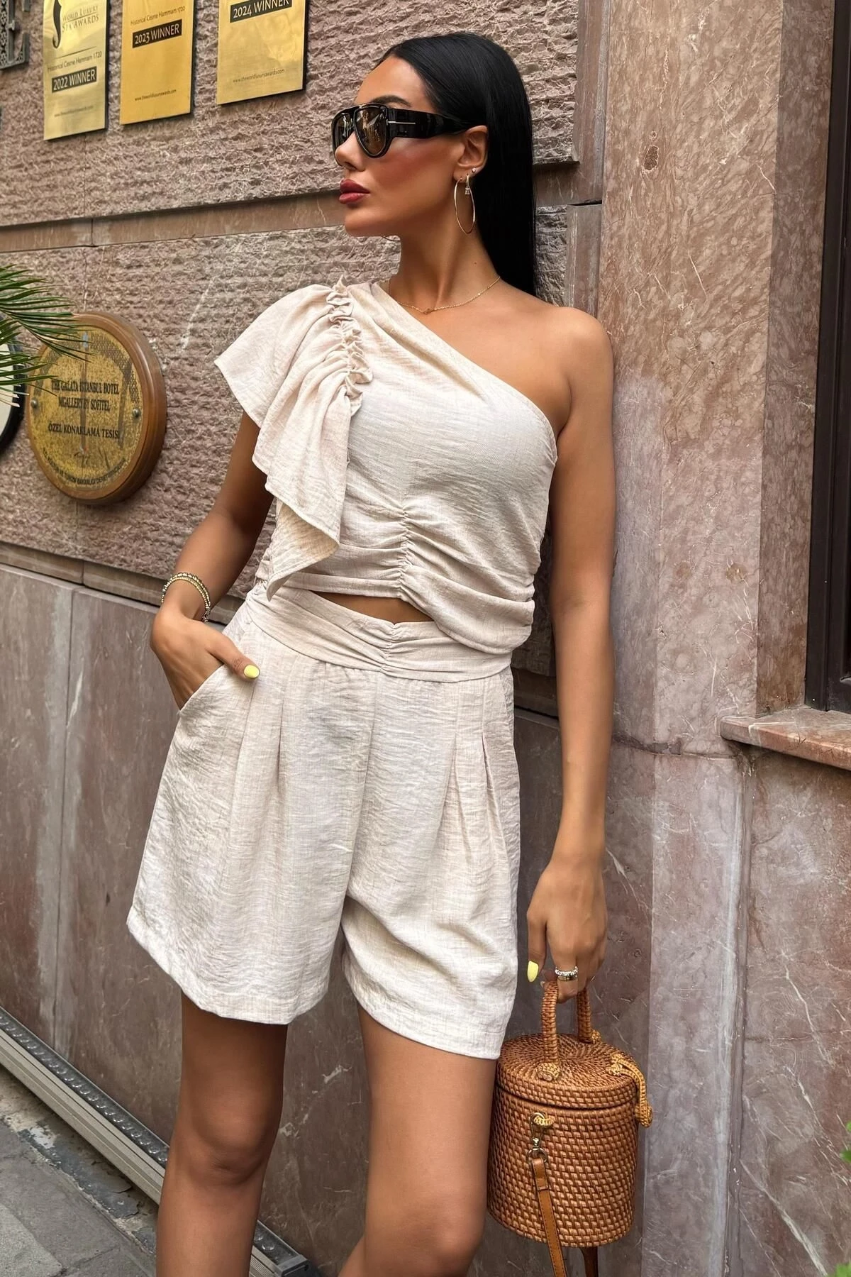 Kadın Taş Keten Tek Omuz Fırfırlı Asimetrik Takım