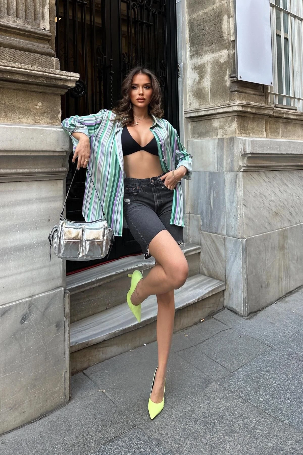 Kadın Yeşil Çizgili Dokuma Saten Kısa Gömlek