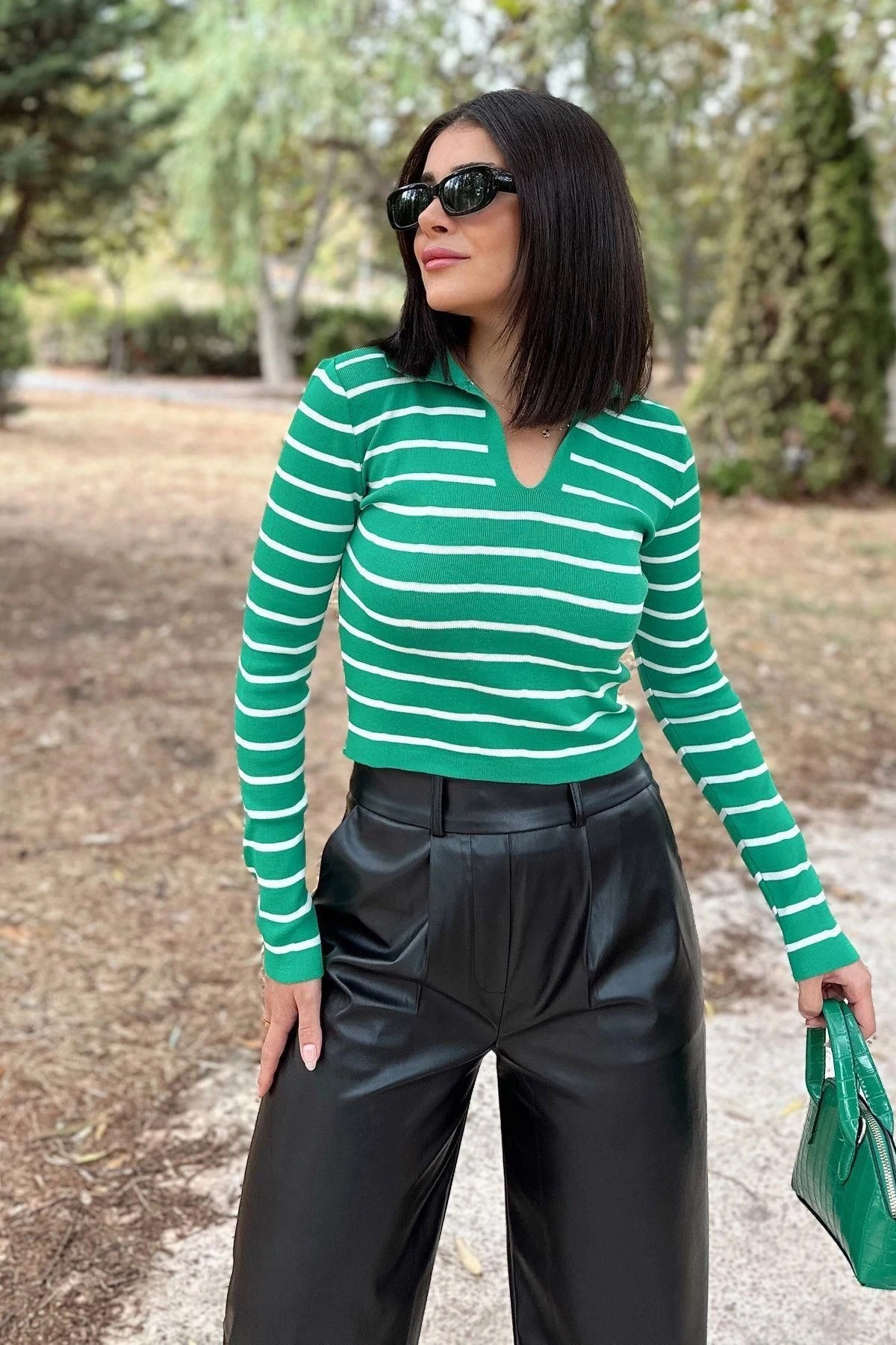 Kadın Yeşil Polo Yaka, Uzun Kol, Vucüda Oturan Kalıp, Esnek Kumaş, Çizglili Desen, Triko Bluz