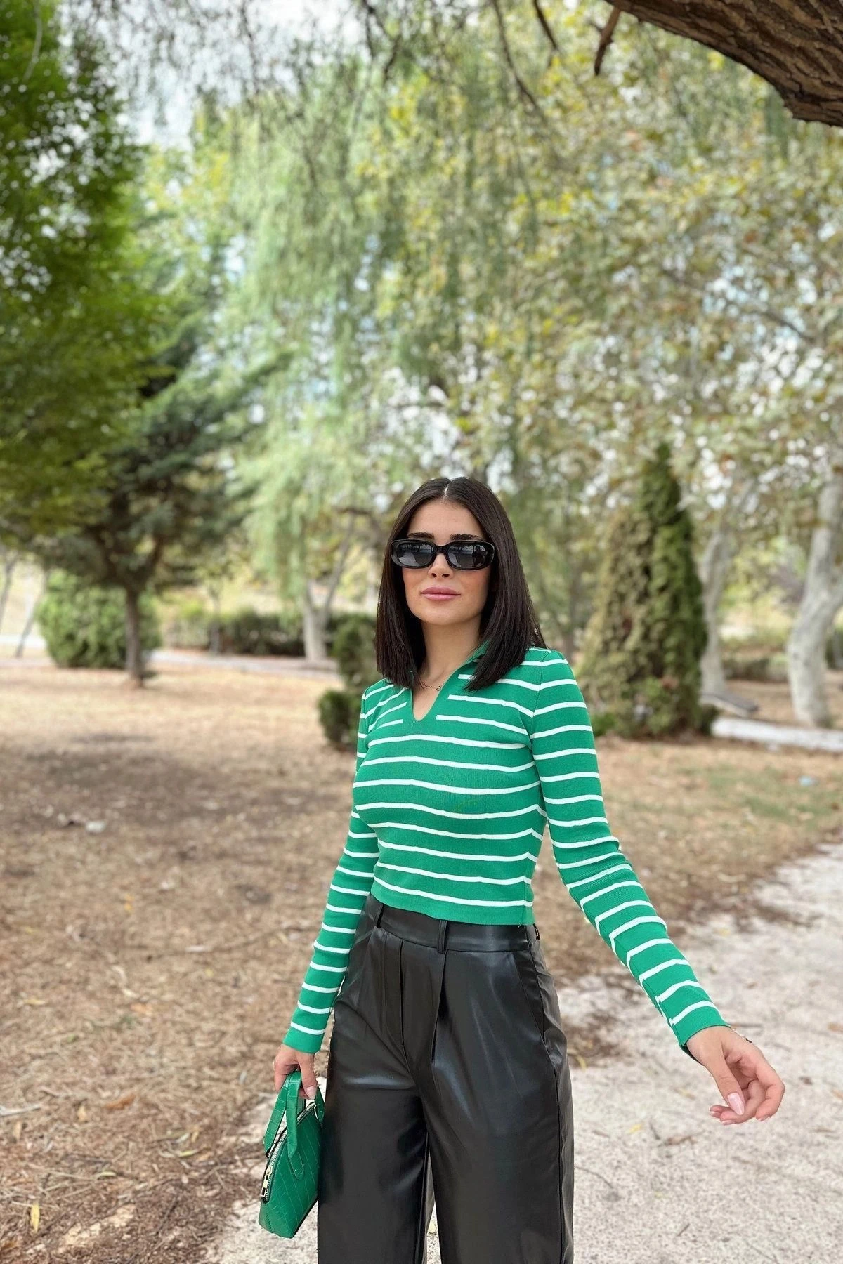 Kadın Yeşil Polo Yaka, Uzun Kol, Vucüda Oturan Kalıp, Esnek Kumaş, Çizglili Desen, Triko Bluz