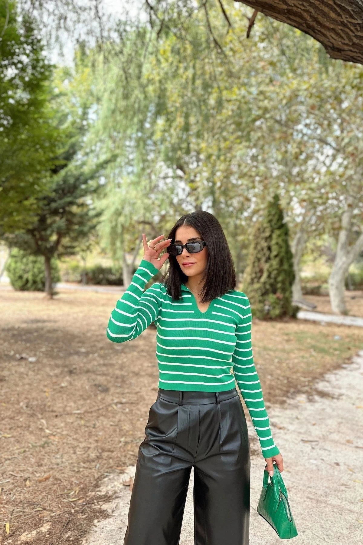Kadın Yeşil Polo Yaka, Uzun Kol, Vucüda Oturan Kalıp, Esnek Kumaş, Çizglili Desen, Triko Bluz