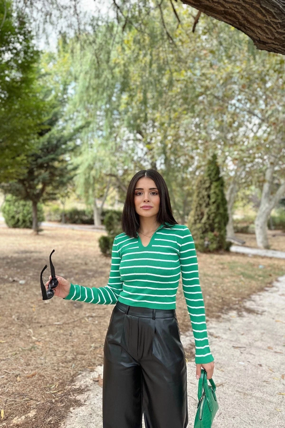Kadın Yeşil Polo Yaka, Uzun Kol, Vucüda Oturan Kalıp, Esnek Kumaş, Çizglili Desen, Triko Bluz