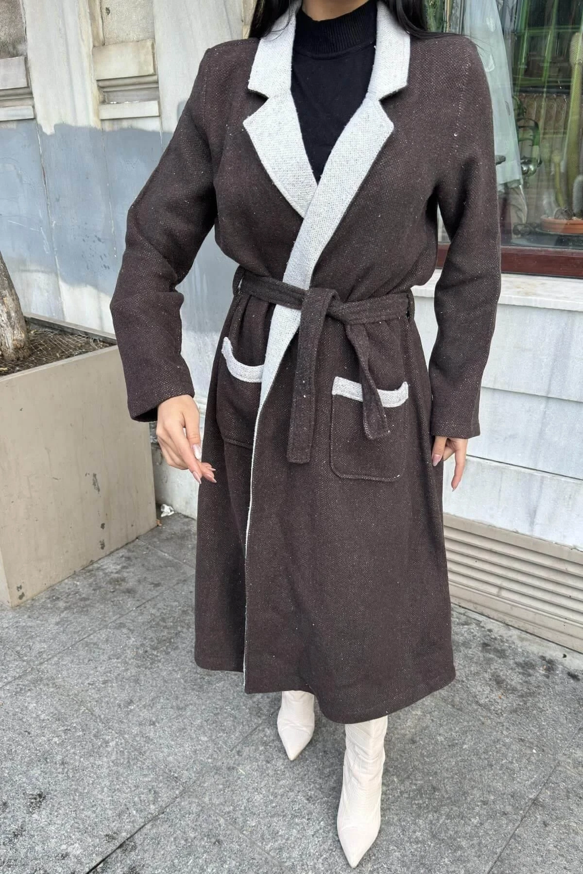 Kahverengi Çift Taraflı Kruvaze Yaka, Kuşaklı, Yumoş Dokulu, Duble Kaşe Uzun Ceket