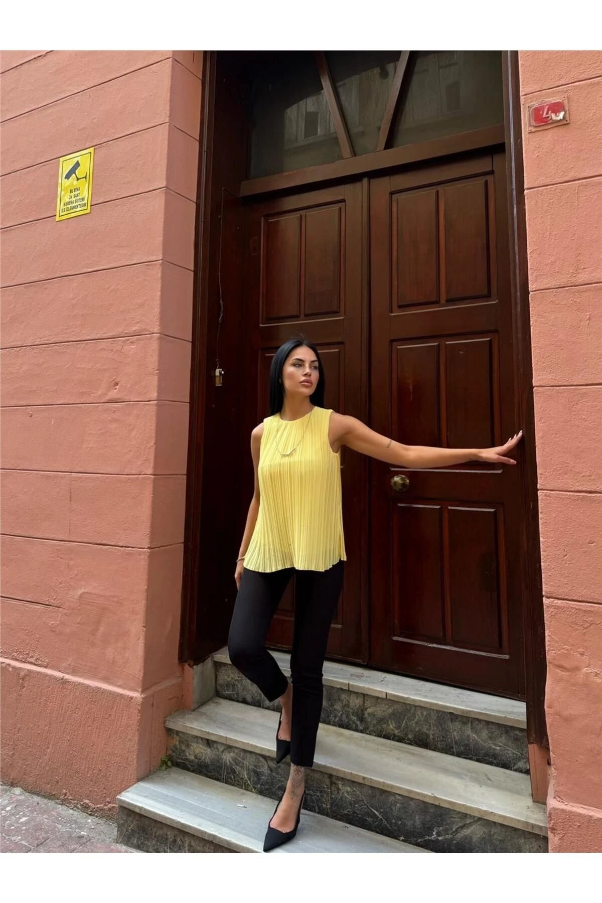 Sarı Astarli Pileli Kolsuz Bluz